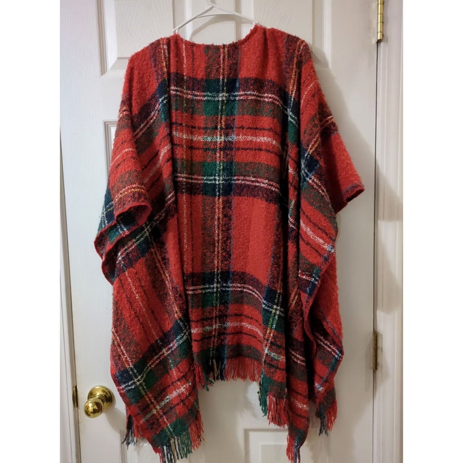 Forever 21 FOREVER 21 Poncho Shirt? Wait, need correct. Actual: "FOREVER 21 Plus Size Sweater Wrap Poncho Fringed Cardigan ONE SIZE" Size ONE SIZE - 6 Thumbnail