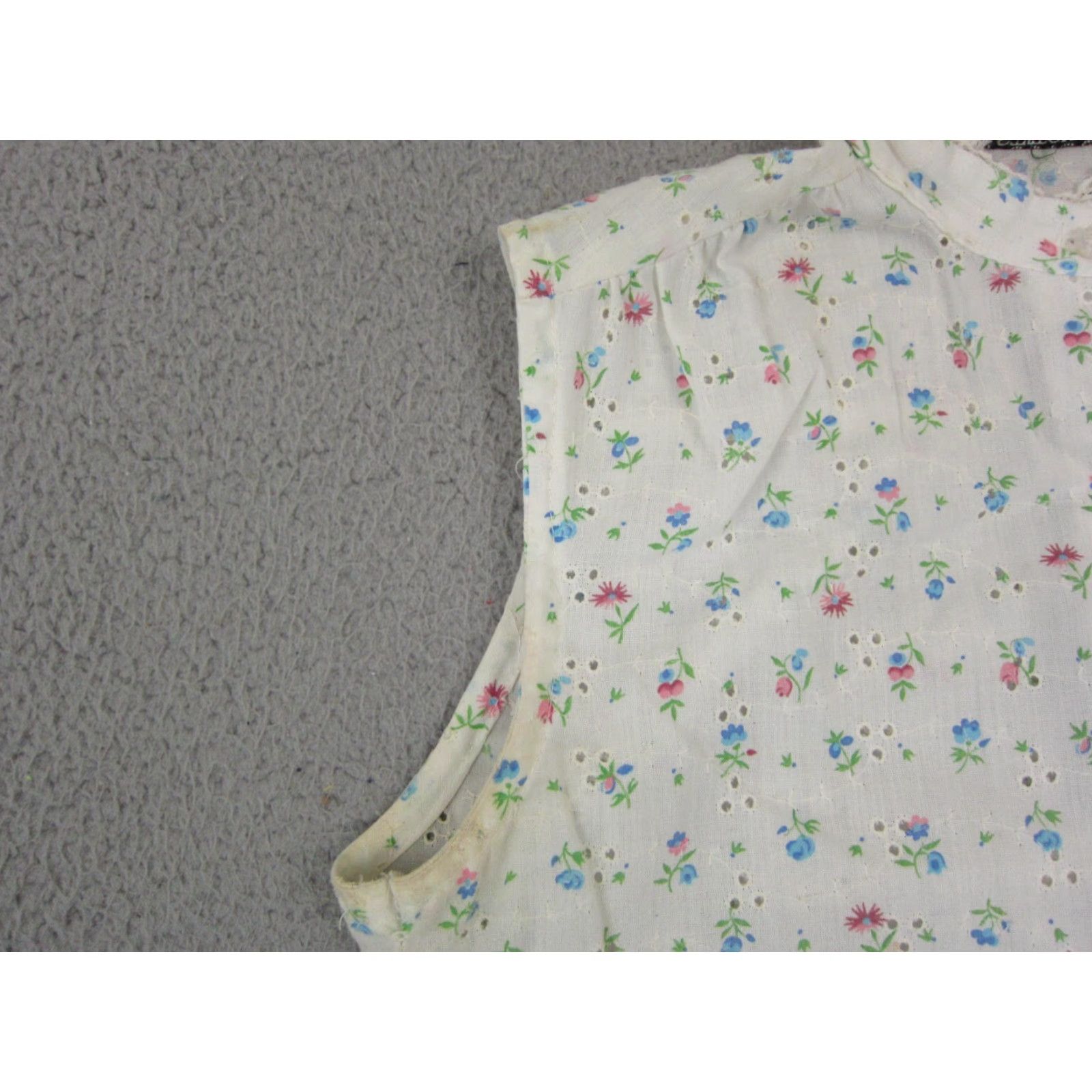 Vintage VINTAGE Stitches Blouse Shirt Womens Small White Floral Sleeveless Collared 90s Flower Casual Lightweight Womens Blouse Size S / US 4 / IT 40 - 7 Thumbnail