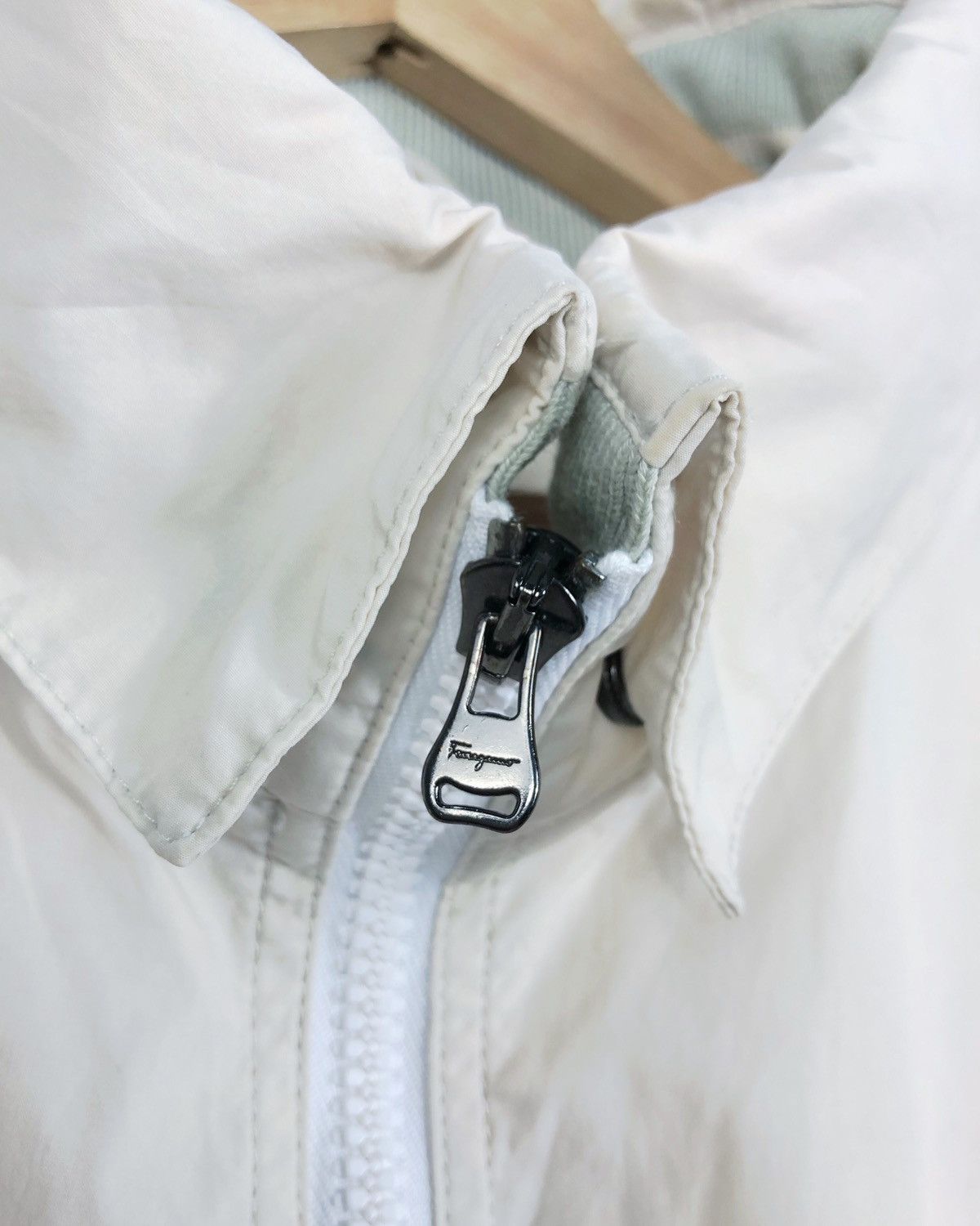 Salvatore Ferragamo Rare Salvatore Ferragamo Light Jacket Made in Italy Size US S / EU 44-46 / 1 - 7 Thumbnail