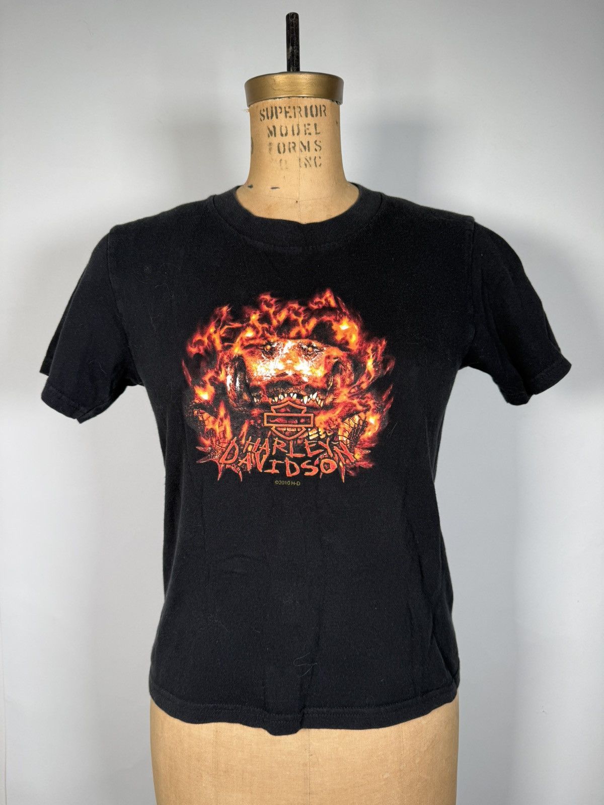 Harley Davidson Y2K 2010 Harley Davidson Orlando Florida Crocodile Babe Tee Size XS / US 0-2 / IT 36-38 - 1 Thumbnail