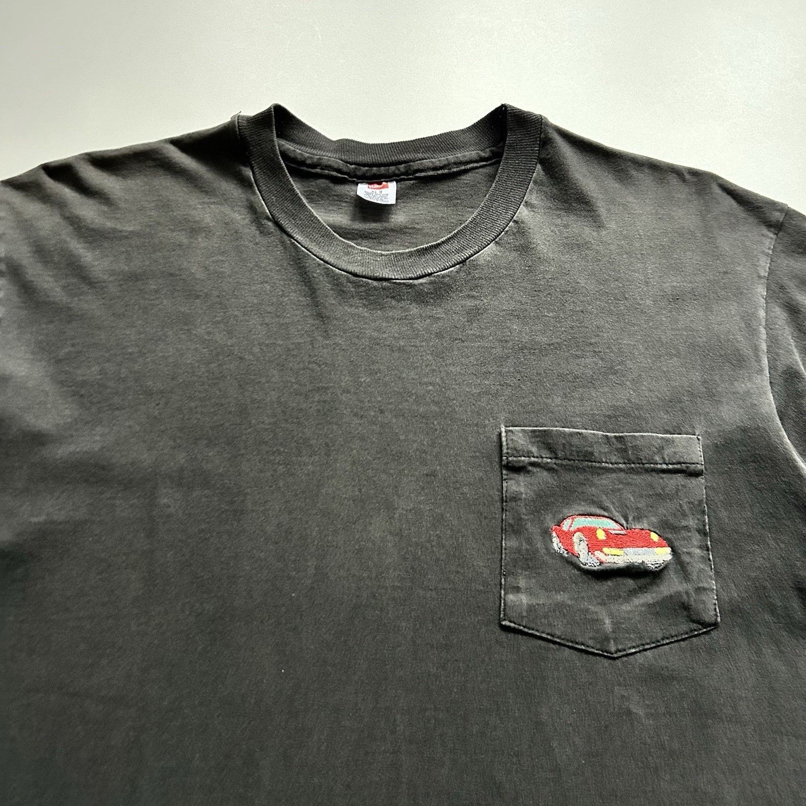 Hanes Vintage 90s Hanes Pocket T-Shirt XL Faded Black Car Art Rare Size US XL / EU 56 / 4 - 2 Thumbnail