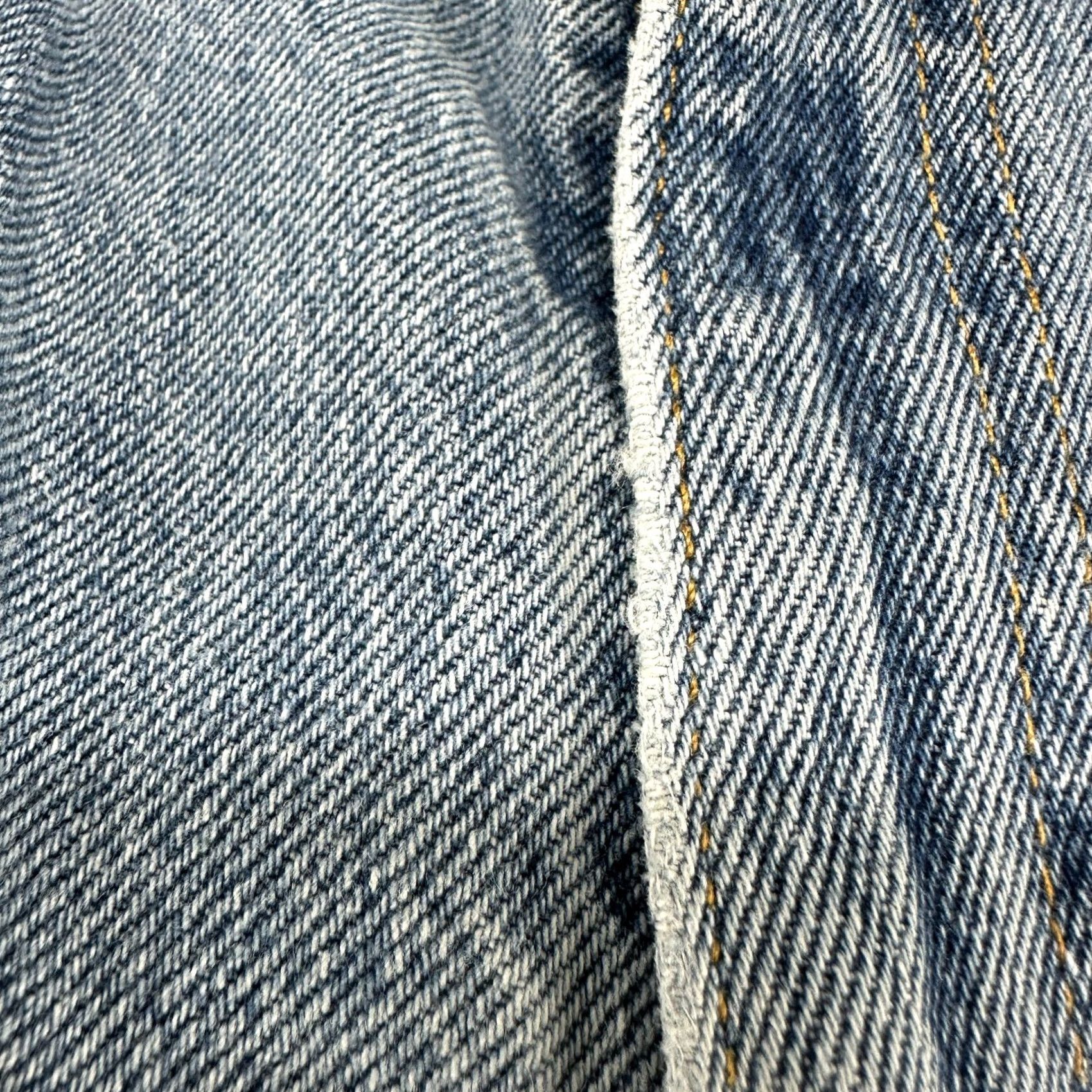 Levi's VINTAGE Levi's 560 Jeans Men 31 30 Blue Light Wash Tapered Relaxed 90s Denim 5-Pocket Logo Zipper Buttons Mens Size US 31 - 6 Thumbnail
