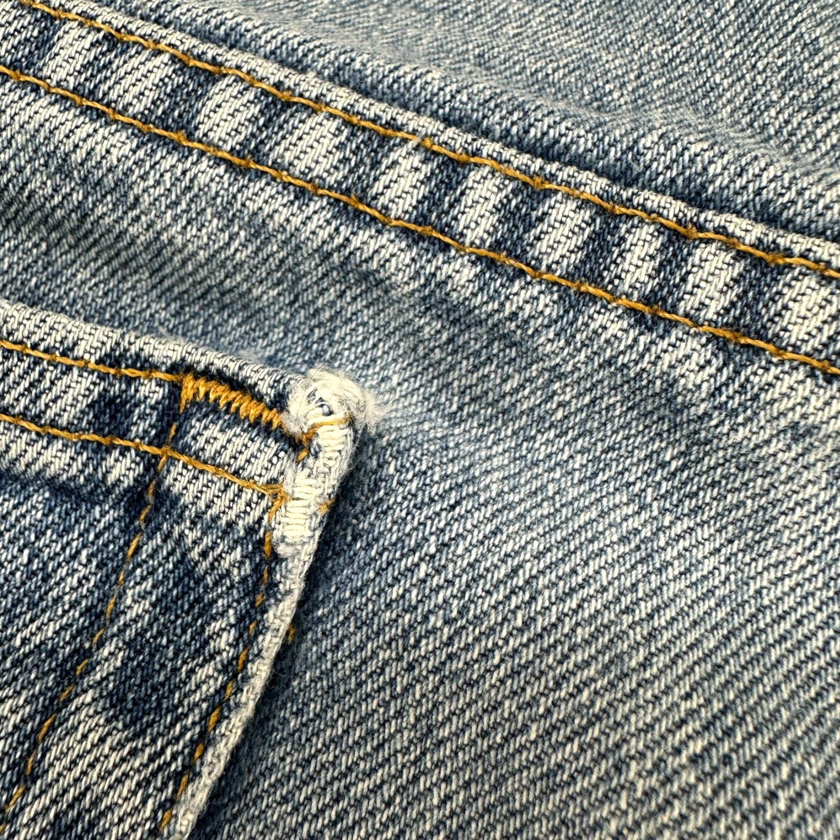 Levi's VINTAGE Levi's 550 Jeans Mens 34x30 Blue Relaxed Straight Light Wash Cotton 90s USA Mens Size US 34 / EU 50 - 4 Thumbnail