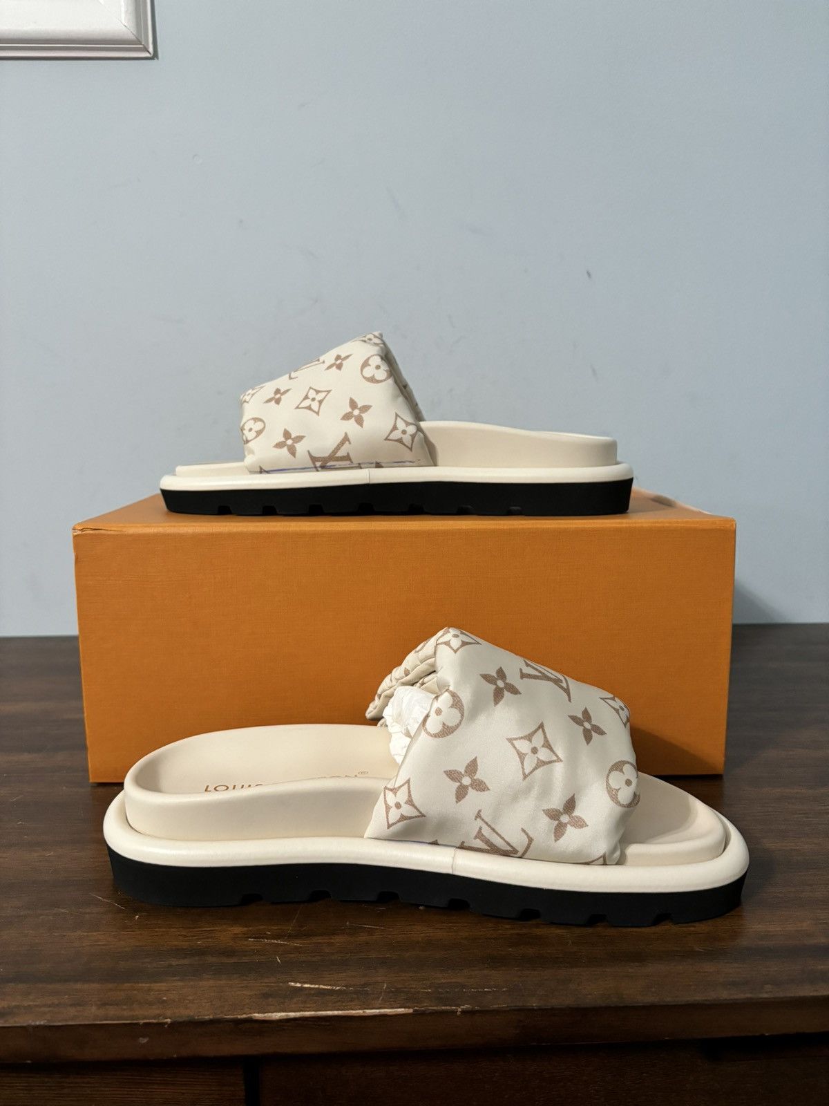 Louis Vuitton Louis Vuitton Pool Pillow Flat Comfort Mule Slide Size US 7 / EU 40 - 5 Thumbnail