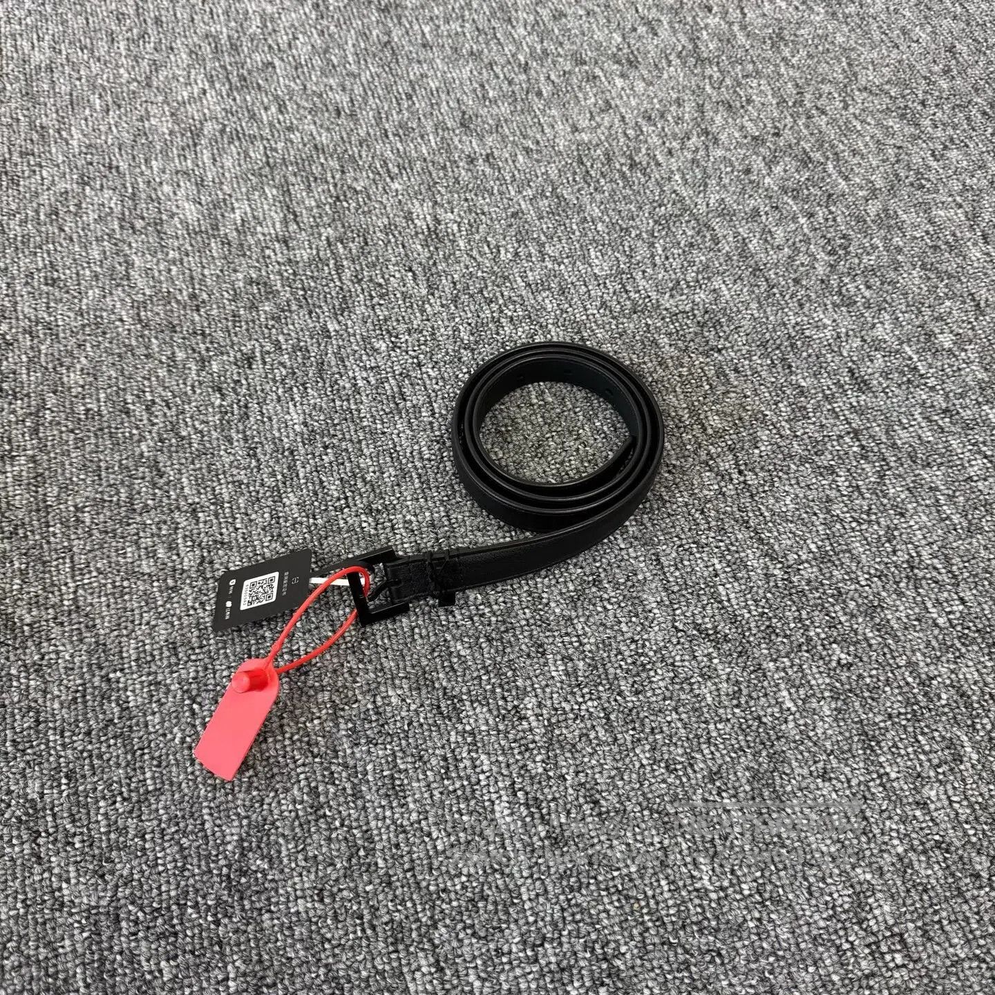 Saint Laurent Paris Saint Laurent Paris Black buckle, letter logo, thin strap| Size ONE SIZE - 1 Thumbnail