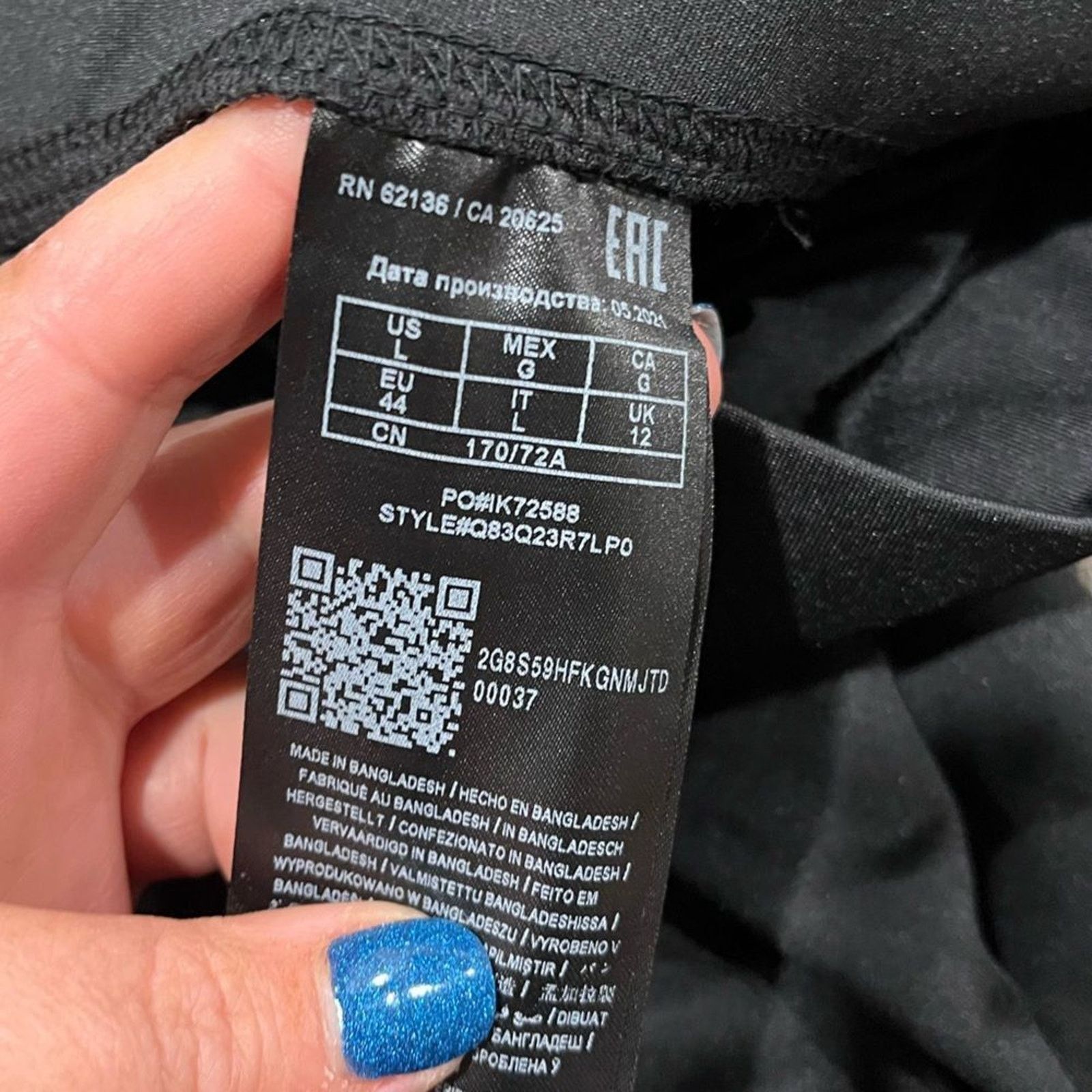 Guess NWOT Guess Black Cropped Capri Leggings Logo Print Size L Size 29" - 9 Thumbnail