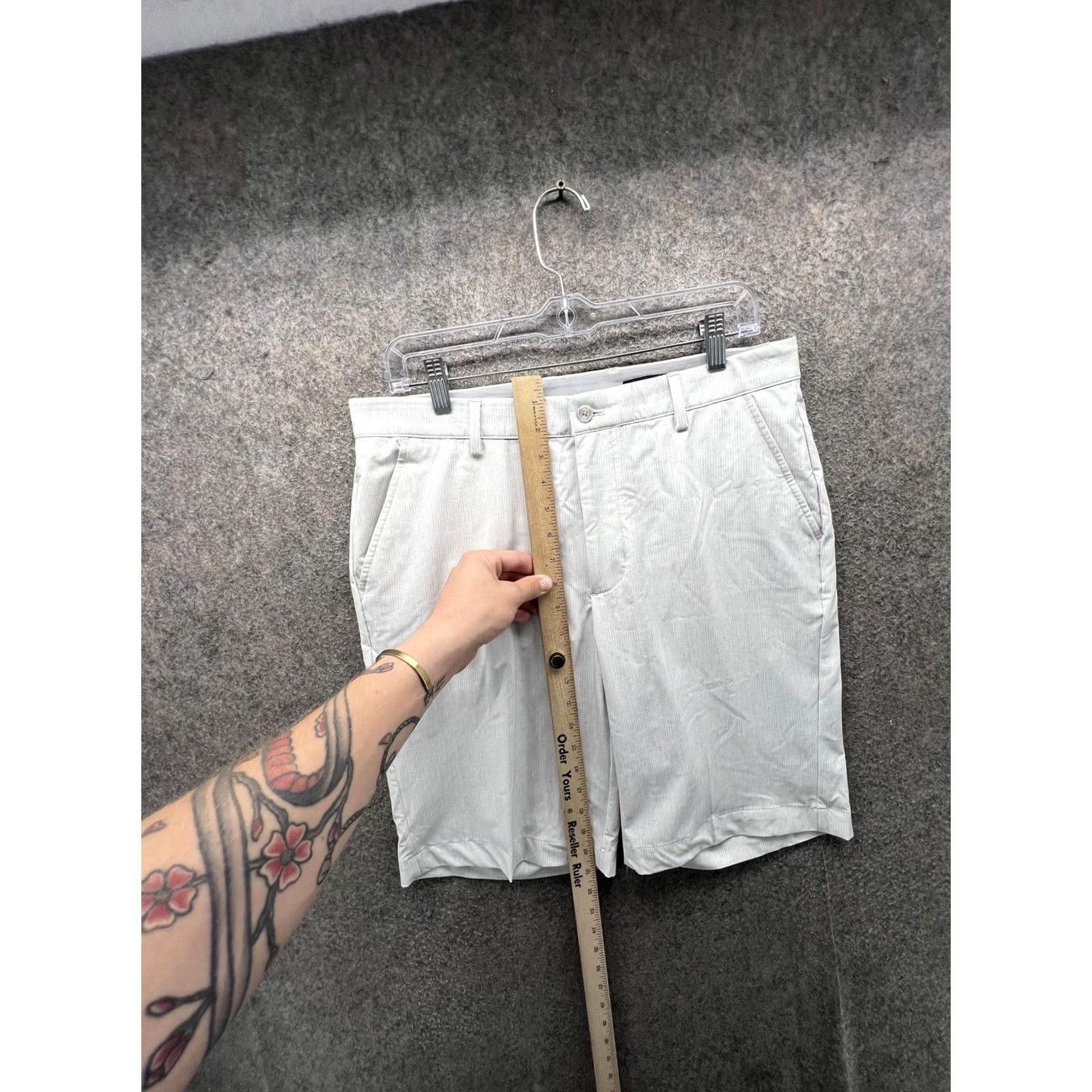 Vintage Greg Norman Shorts Mens 32 Gray Stripe Golf Performance Stretch 10 Inseam Casual Size US 32 / EU 48 - 3 Thumbnail
