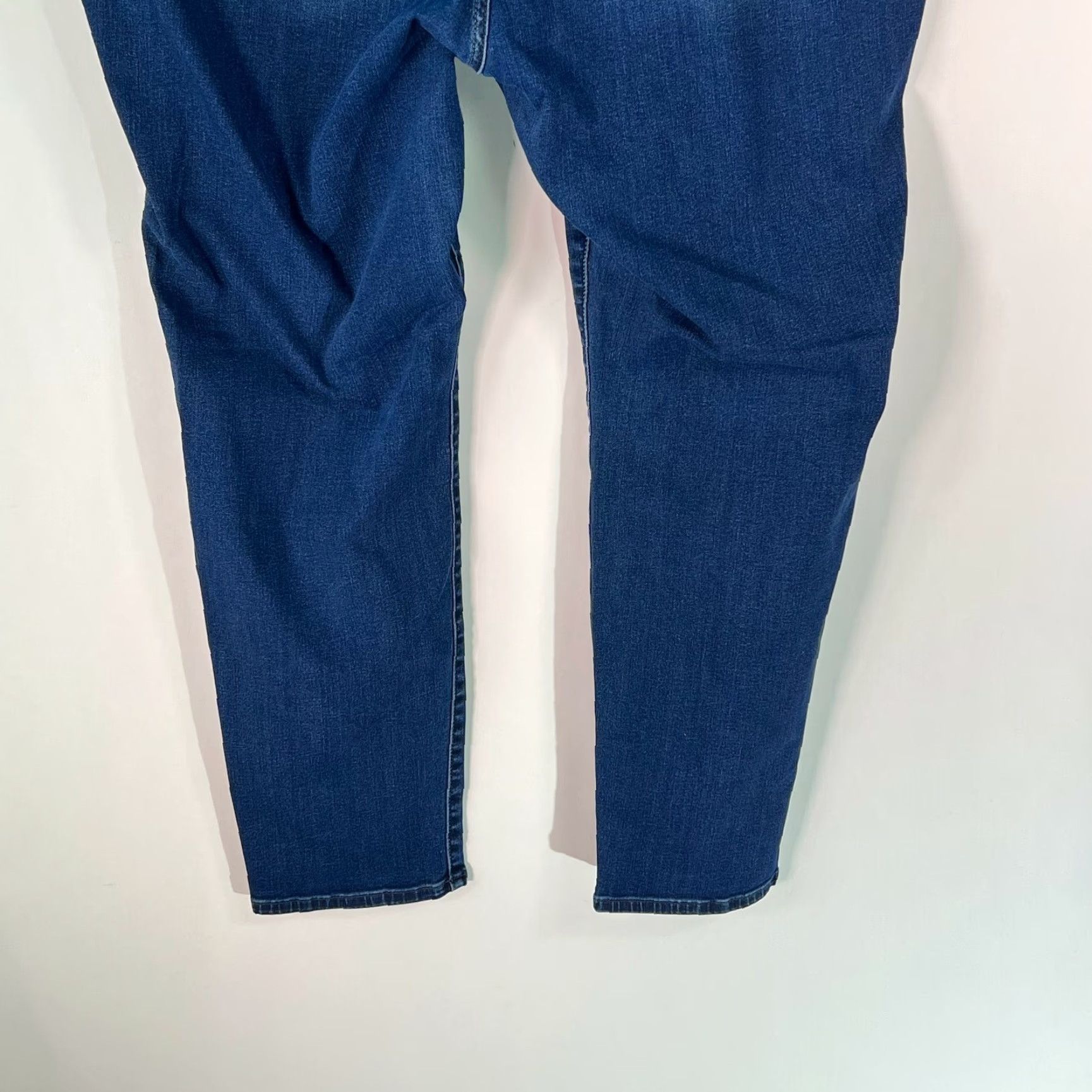Lee Lee Jeans Women Slimming High Rise Skinny Blue 24W Plus Adult Denim Pants Medium Color Blue 30in Inseam Mens Womens? Size 42" / US 20 - 6 Thumbnail