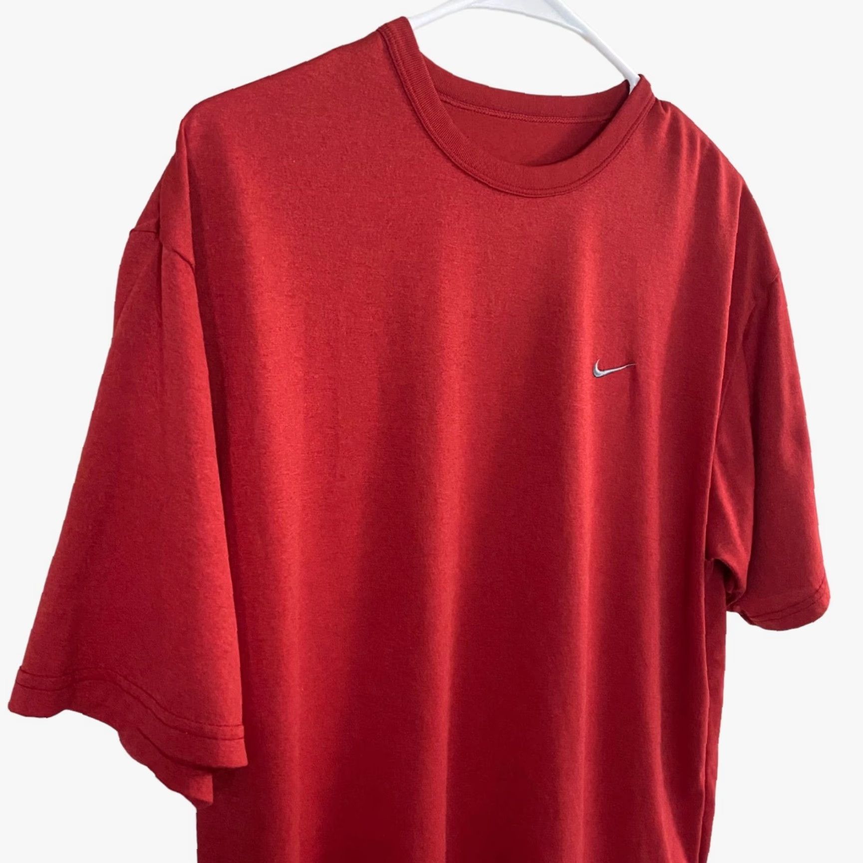 Nike VINTAGE Nike EmbrodiRed Swoosh FITDRY T Shirt Mens Medium Red Stretch Athletic Shirt Size US M / EU 48-50 / 2 - 5 Thumbnail