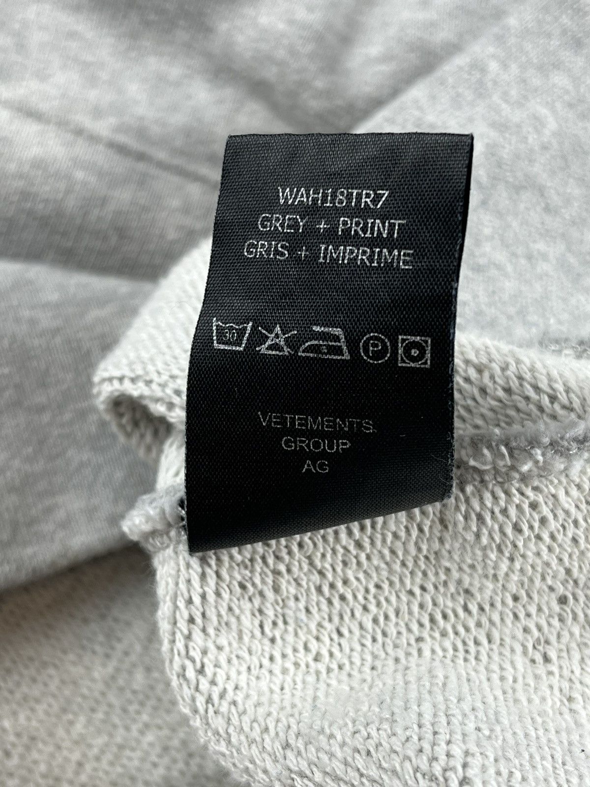 Vetements AW18 Vetements Misplaced Logo Cropped Hoodie Grey Size US M / EU 48-50 / 2 - 12 Thumbnail