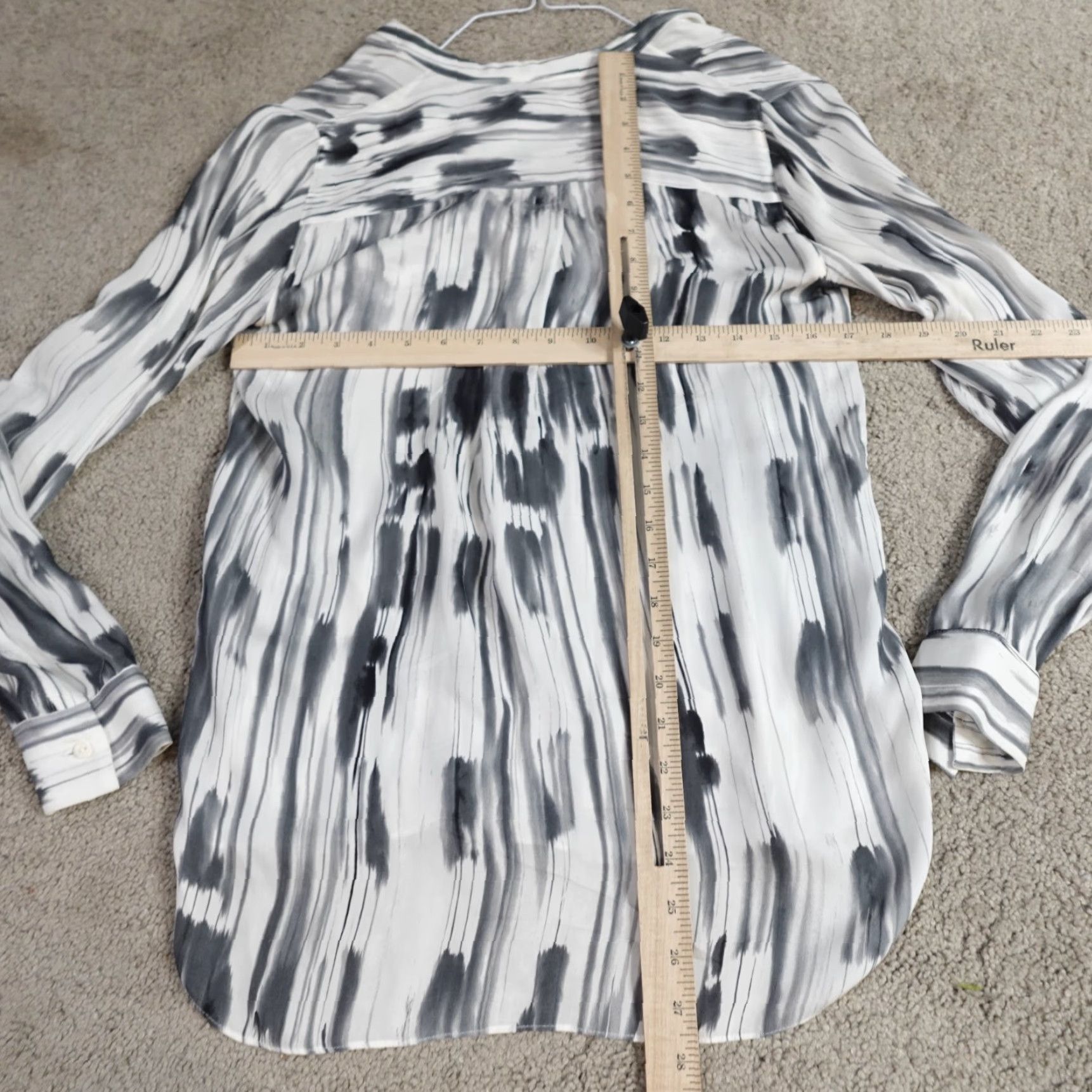 Vince Vince Shirt Blouse White M Silk 100% Abstract Band Collar Long Sleeve V-Neck Womens Shirt Size M / US 6-8 / IT 42-44 - 5 Thumbnail