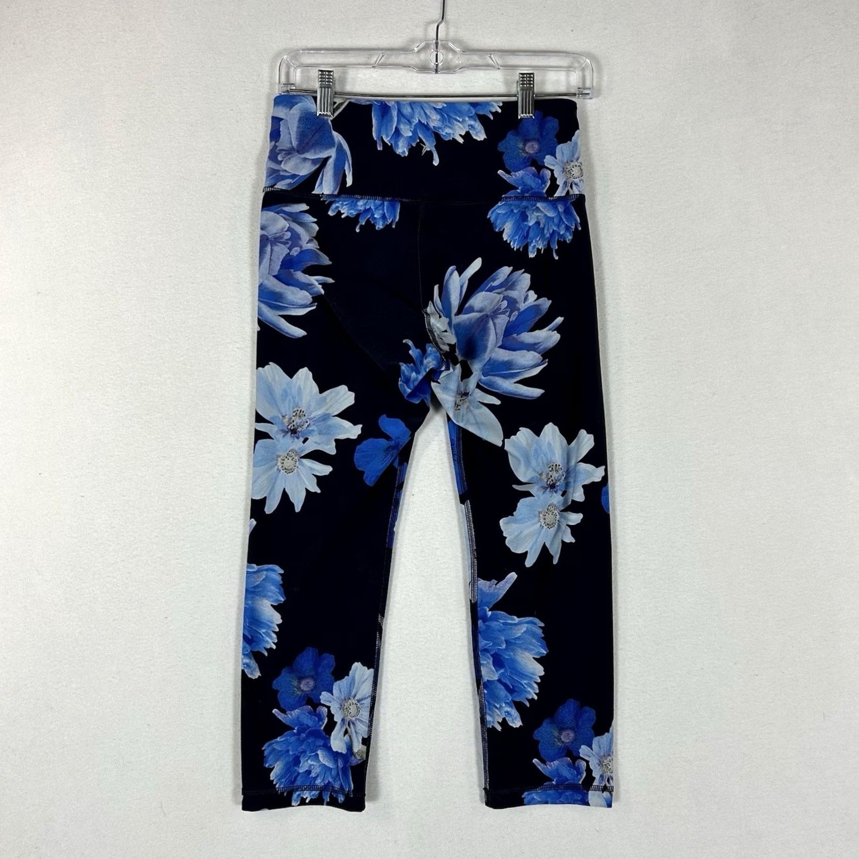 Old Navy Old Navy Active Elevate Legging Womens Medium Blue Floral Go Dry Activewear Gym Size 32" / US 10 / IT 46 - 6 Thumbnail