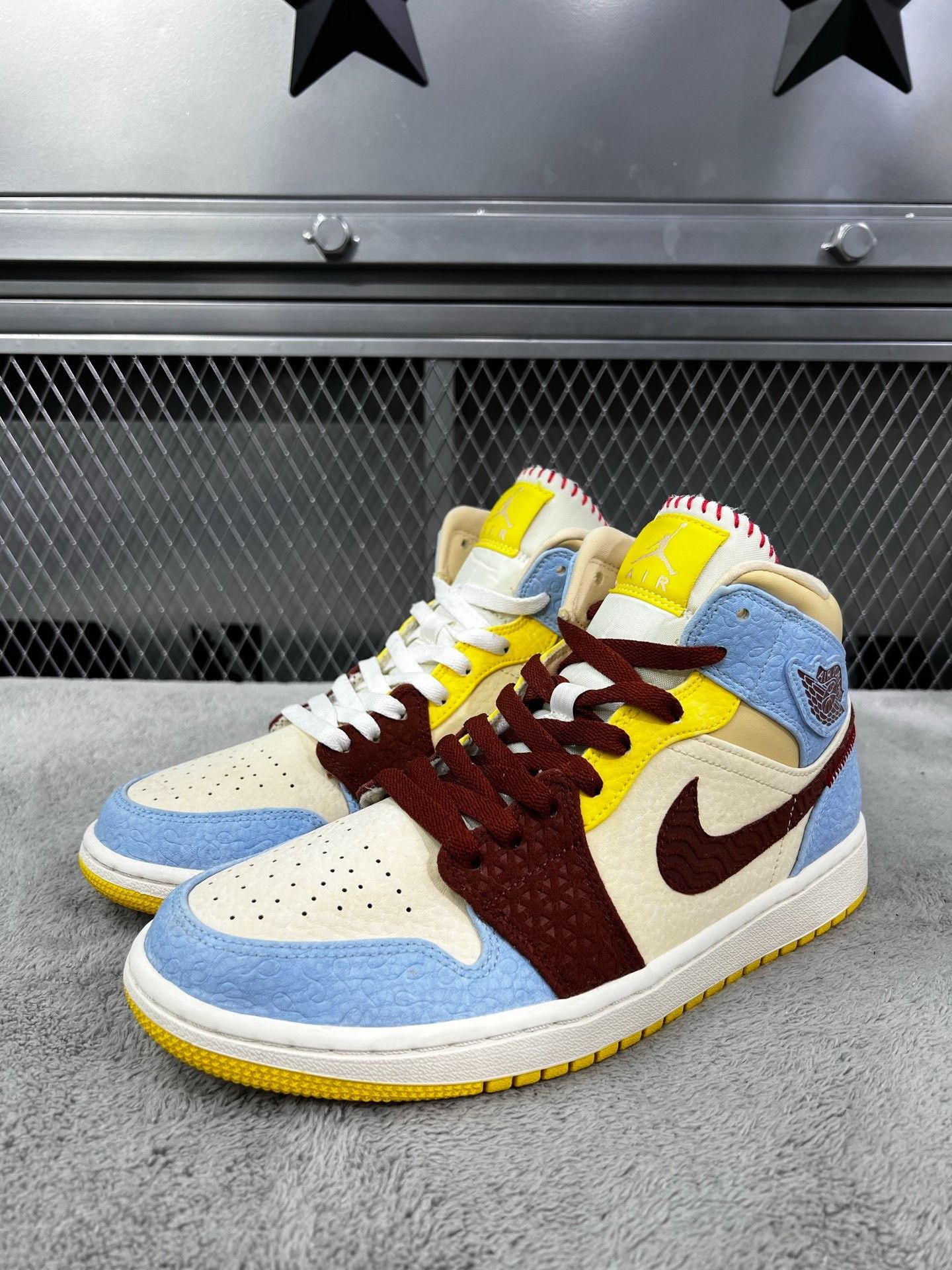 Nike Nike Yellow Lowtop Sneakers M Men Size US 10 / EU 43 - 1 Thumbnail