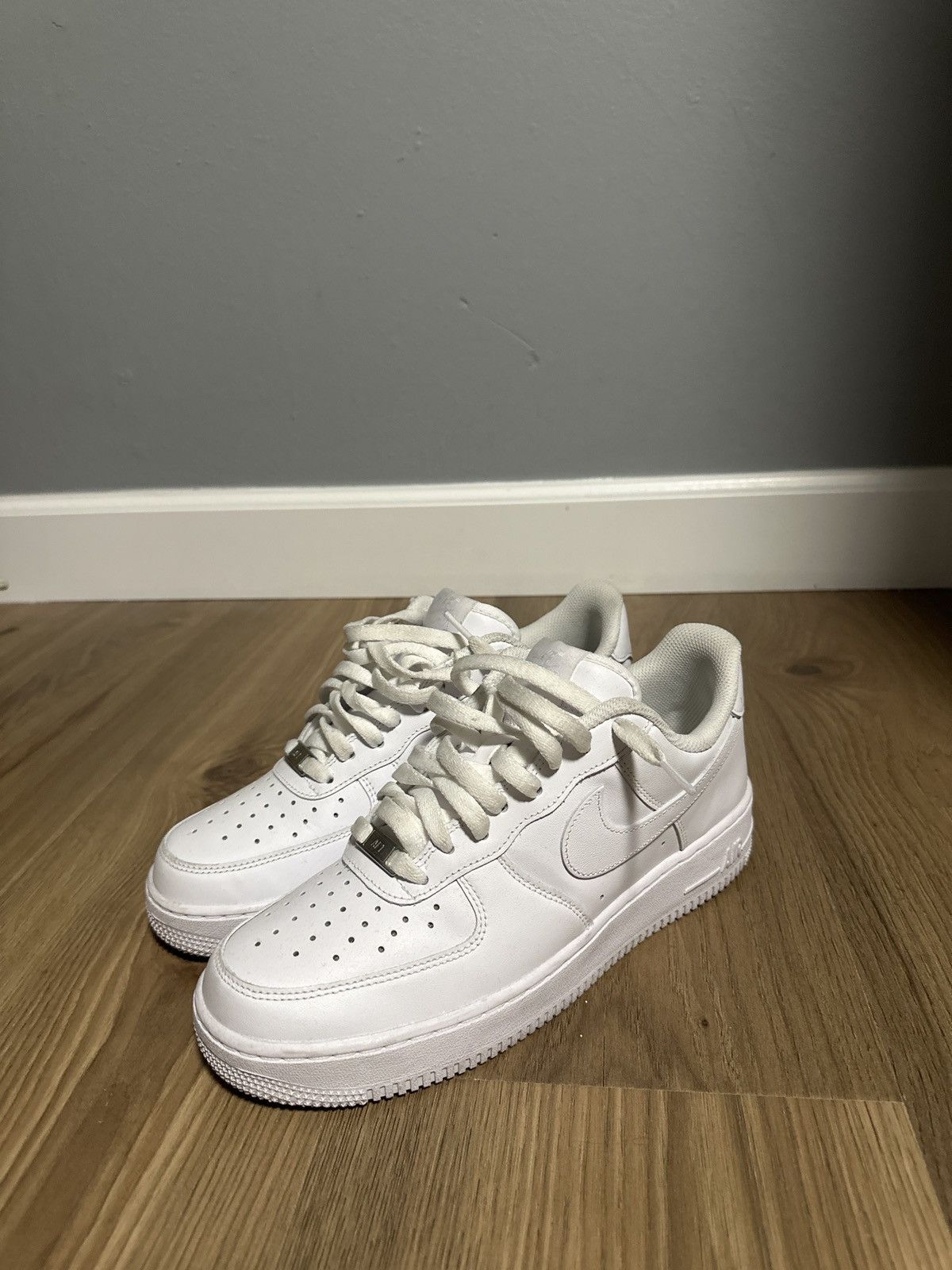 Nike White Air Force 1s Size US 9 / EU 42 - 2 Thumbnail