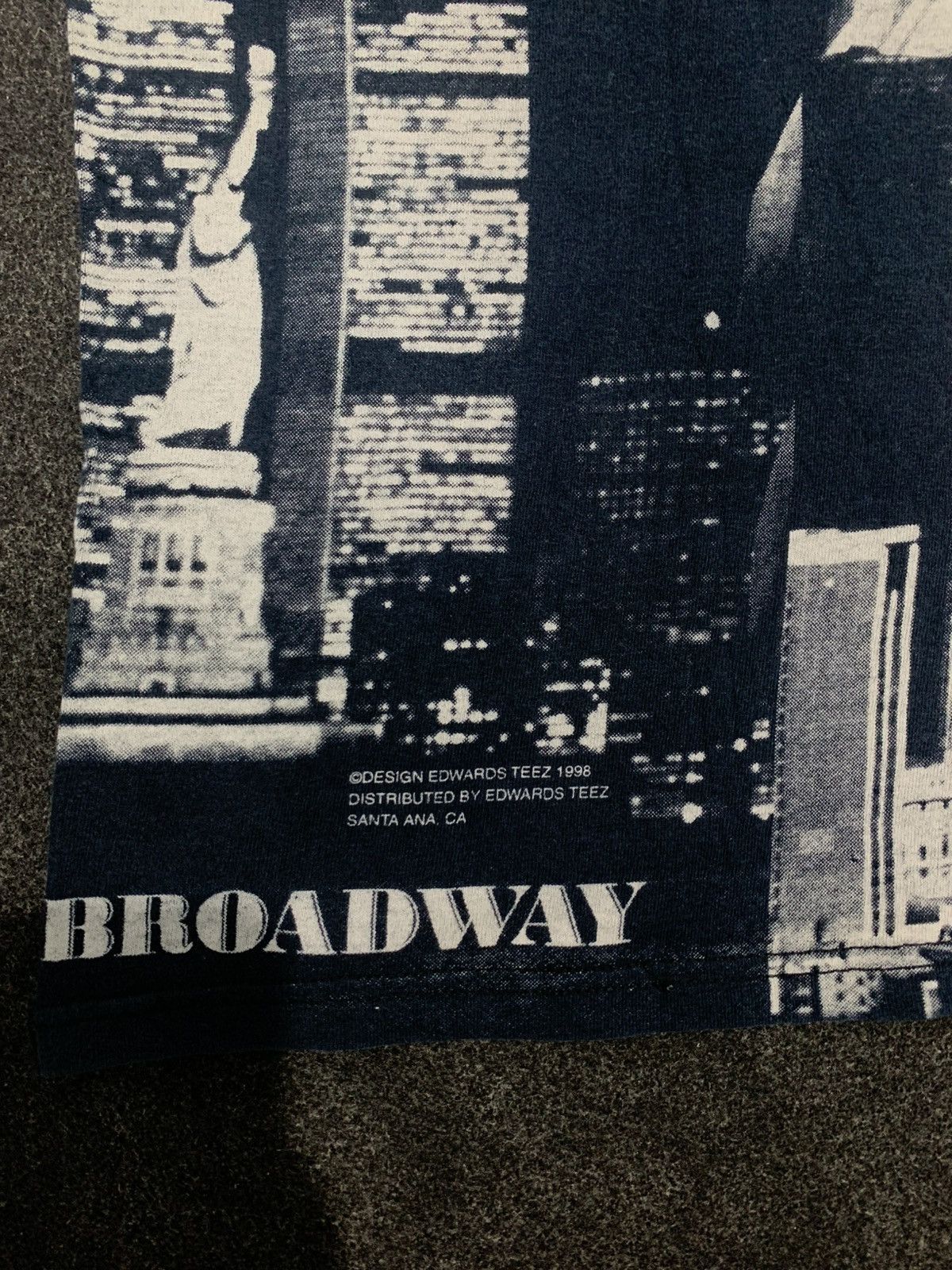 Fruit Of The Loom Vintage 1998 New York City All Over Print (AOP) T-Shirt Size US XL / EU 56 / 4 - 9 Thumbnail