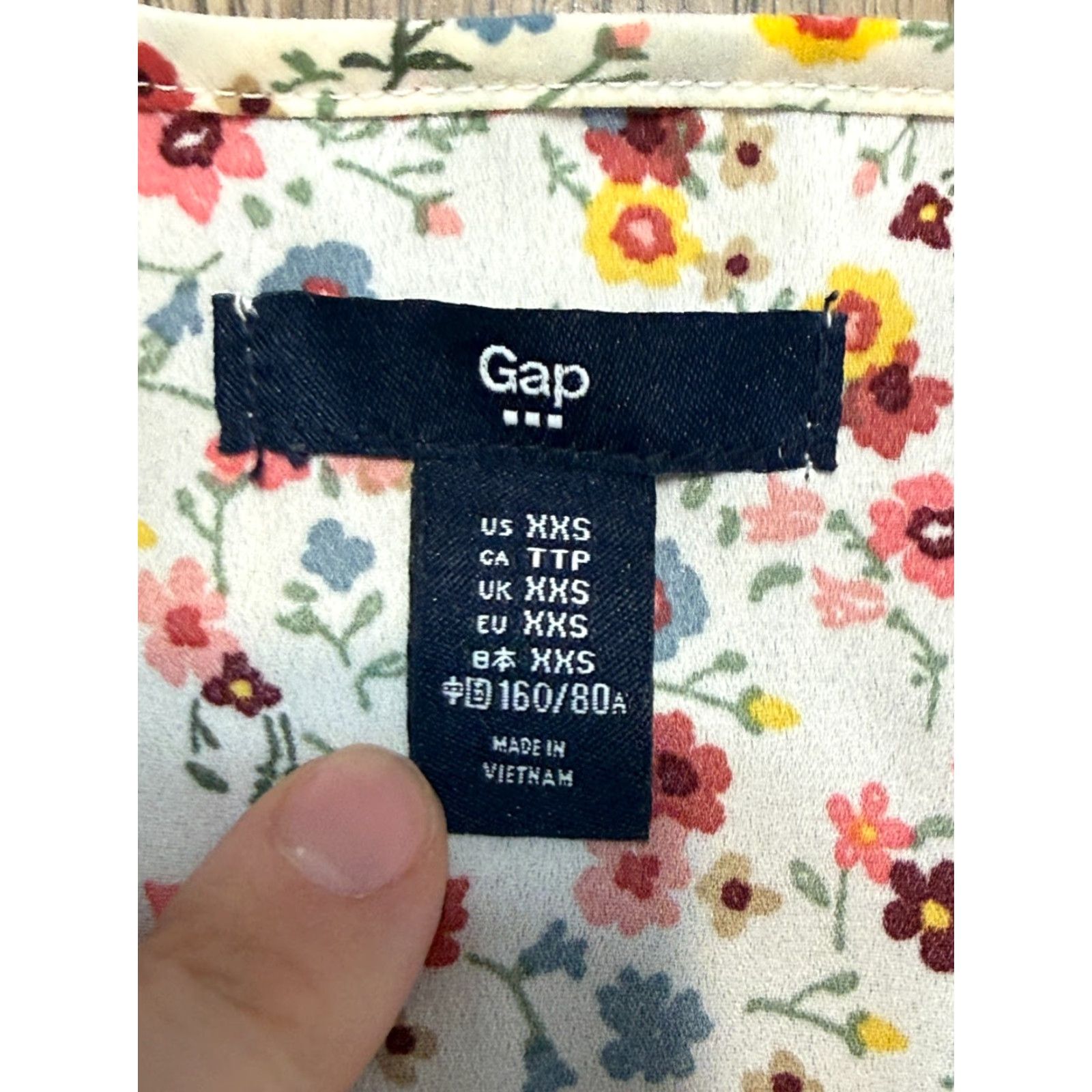 Gap GAP Blouse Women's XXS Multicolor Floral Short Sleeve V-neck Shirt Womens XS? Size XXS / US 00 / IT 34 - 5 Thumbnail