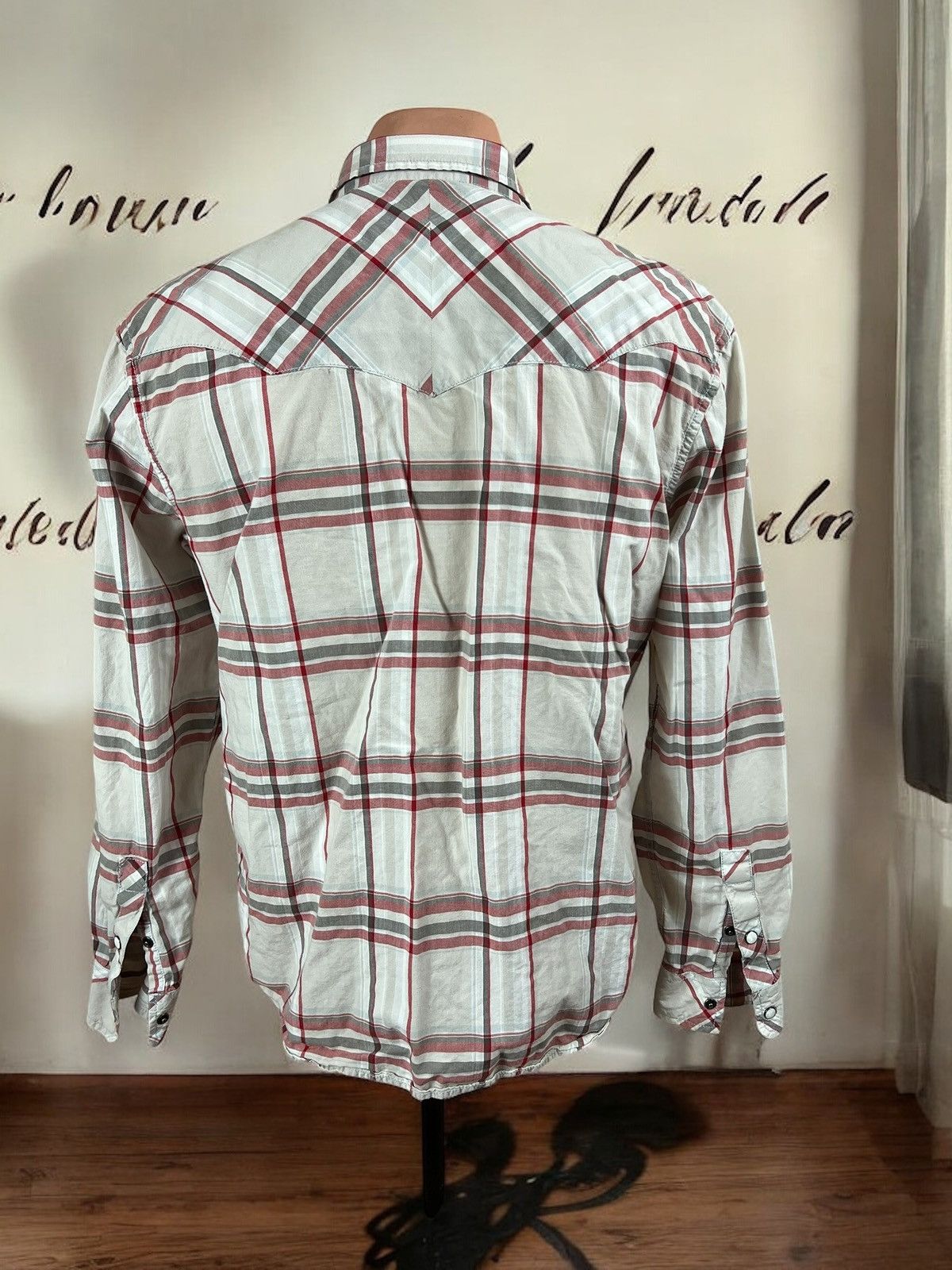 Wrangler Wrangler Men’s Checked shirt Regular Fit size M Size US M / EU 48-50 / 2 - 3 Thumbnail