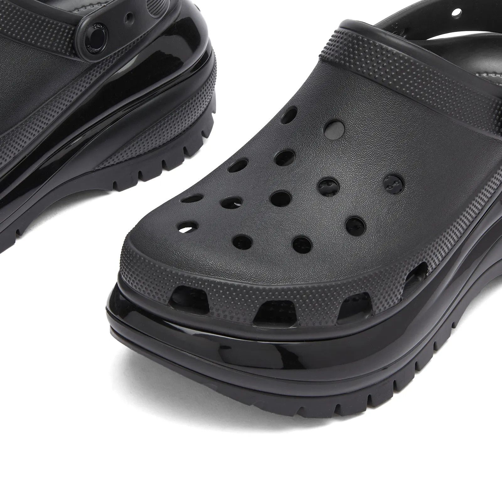 Crocs Crocs Classic Mega Crush Clog Black 207988-001 US 7 EU 39-40 Size US 7 / EU 40 - 3 Thumbnail