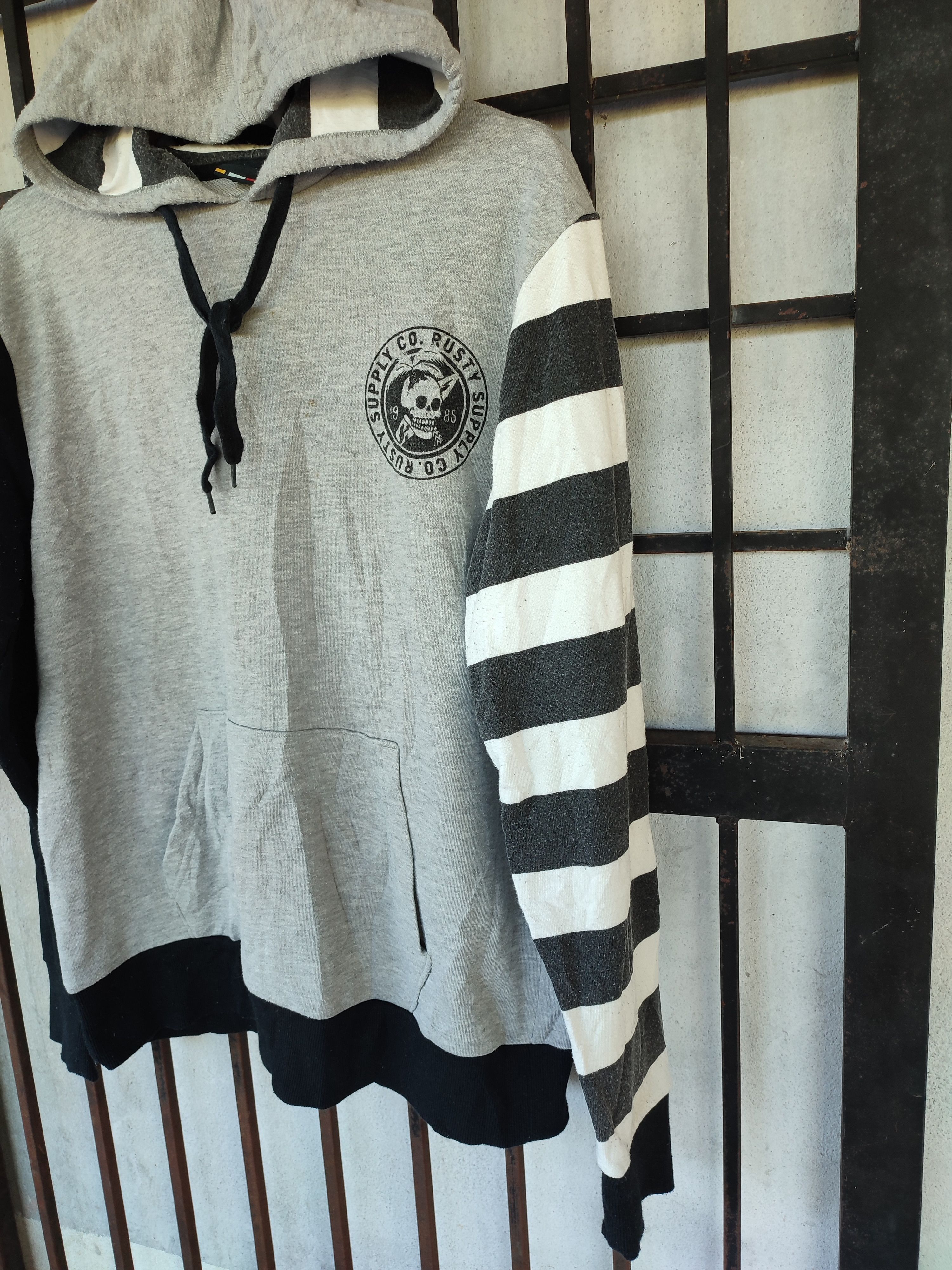 Japanese Brand Crazy Vintage Rusty Skull Hoodies Size US M / EU 48-50 / 2 - 7 Thumbnail