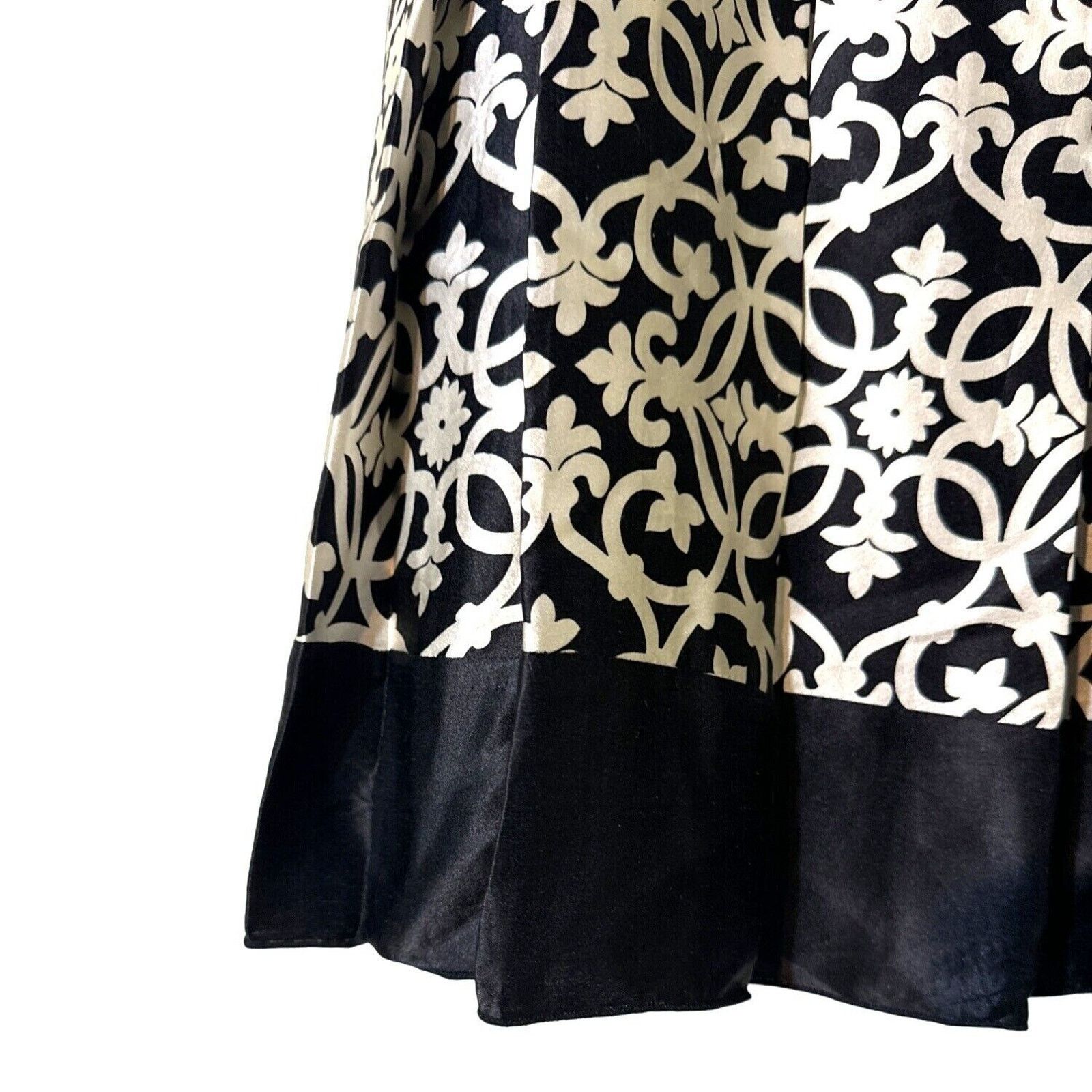 White House Black Market White House Black Market Silk Pleated Mini Skirt Size 6 Size 28" / US 6 / IT 42 - 3 Thumbnail