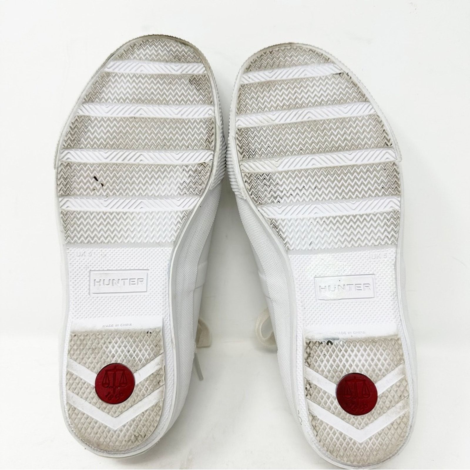 Hunter HUNTER Low Top Classic White Rubber Sneakers in Size 5 Size US 5 / IT 35 - 5 Thumbnail