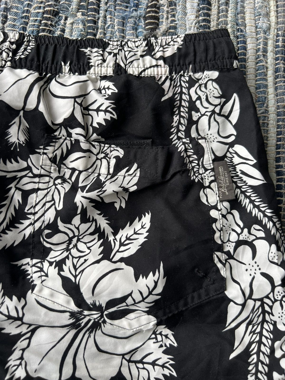Polo Ralph Lauren Polo Ralph Lauren Floral Border Jacquard Swim Trunk Shorts Size US 34 / EU 50 - 4 Thumbnail