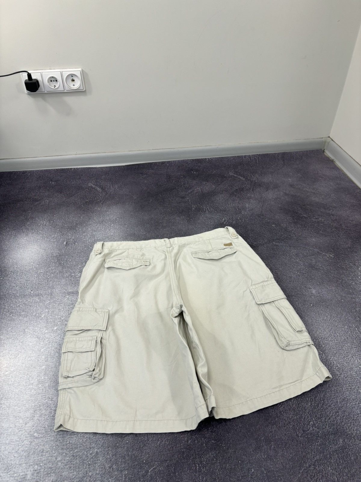 Izod Vintage IZOD 2000s Wide-Leg Utility Hype Baggy Cargo Shorts Size US 38 / EU 54 - 14 Thumbnail