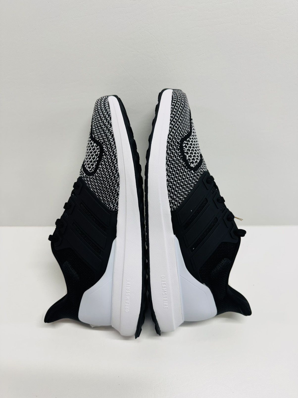 Adidas Adidas Ultradream DNA Core Black Size US 10.5 / EU 43-44 - 2 Thumbnail