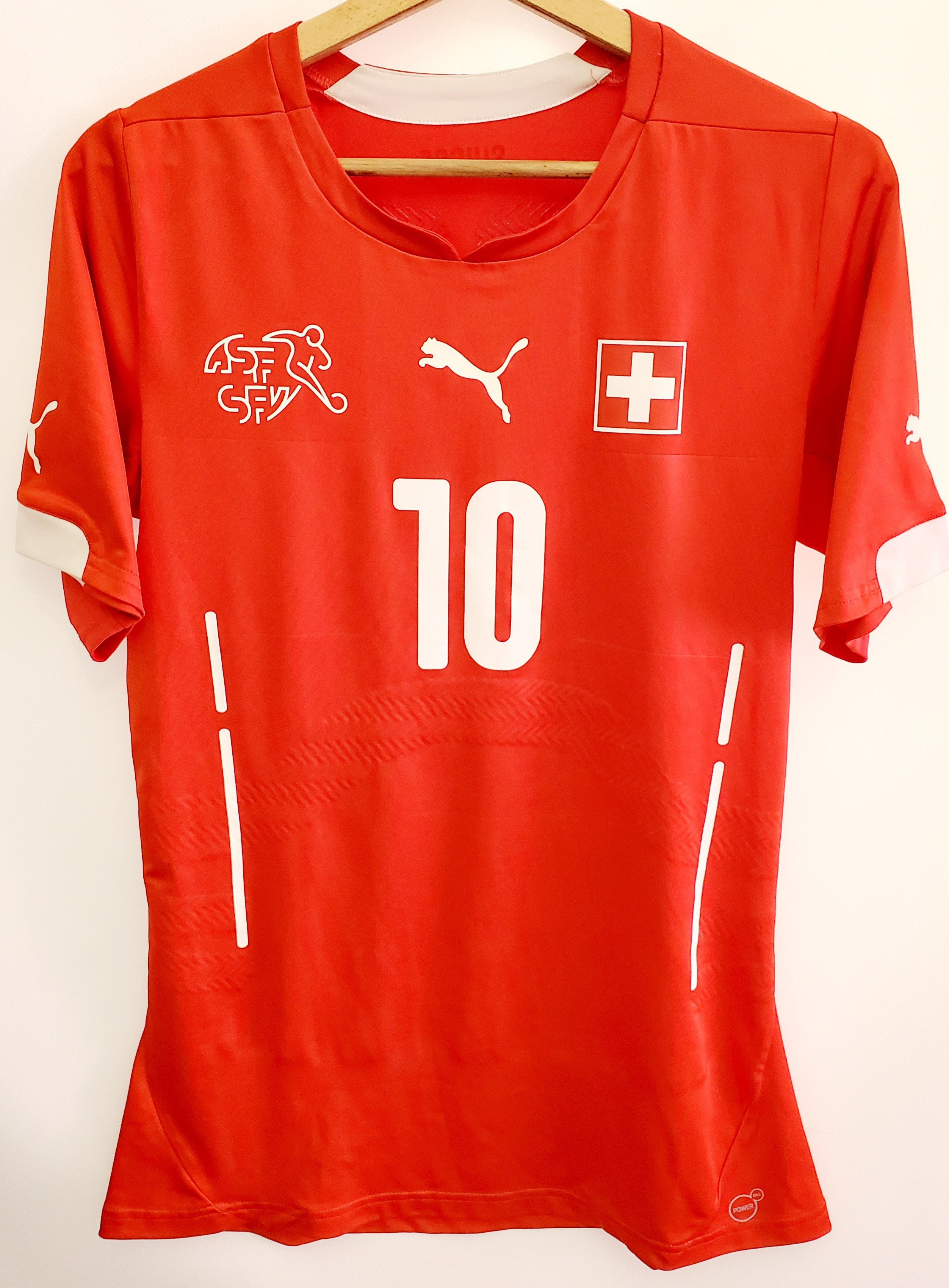 Puma SWITZERLAND PUMA HOME Player issue #10 jersey size L Size L / US 10 / IT 46 - 1 Thumbnail