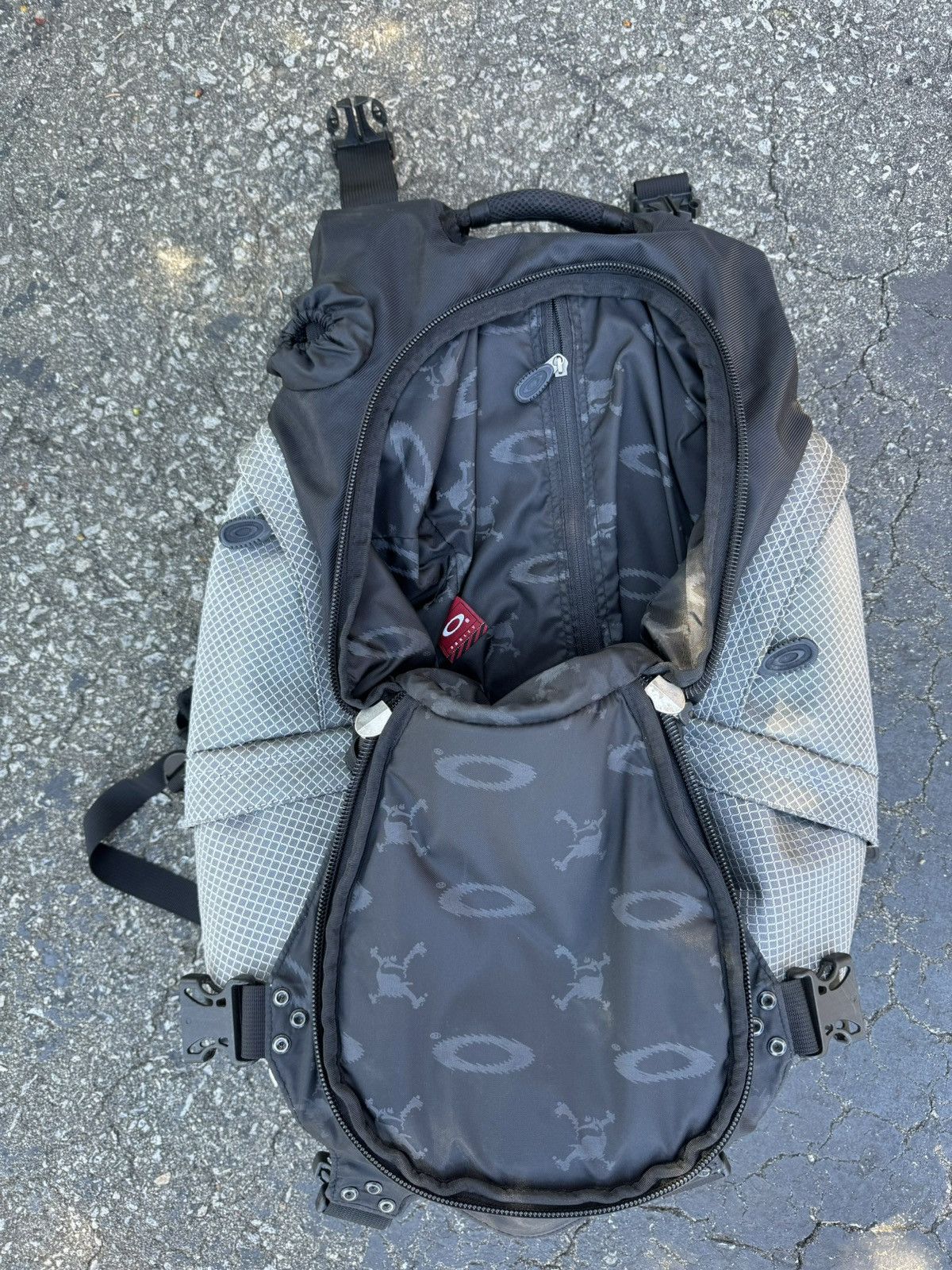 Oakley × Vintage 2004 Oakley waterproof backpack black/silver Size ONE SIZE - 3 Thumbnail