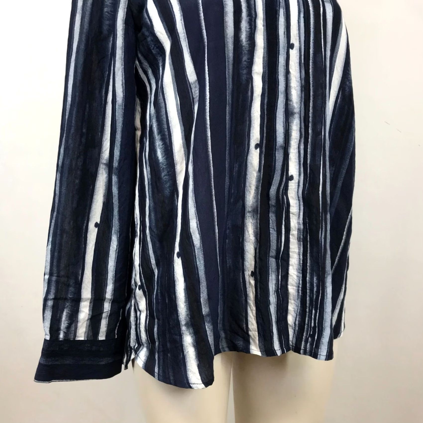 Habitat HABITAT Women's XS NAVY LONG SLEEVE BUTTON UP TOP SHIRT Size XS / US 0-2 / IT 36-38 - 3 Thumbnail