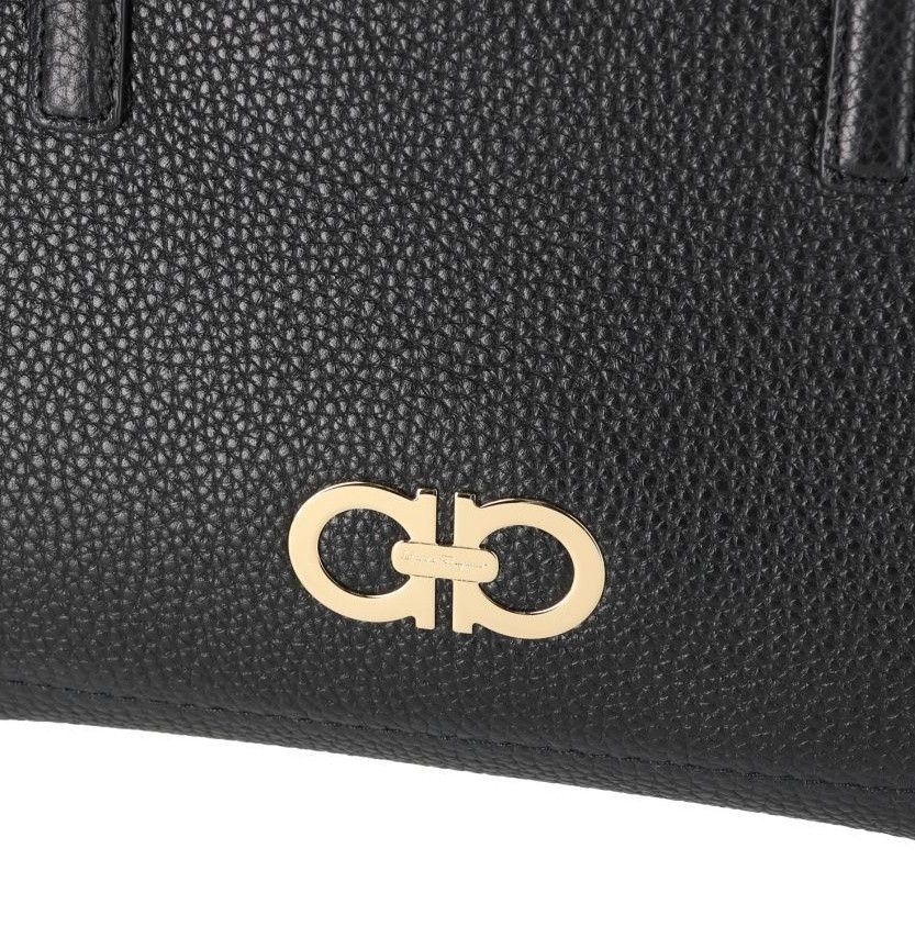 Salvatore Ferragamo o1s1rm0924 Size: OS / Leather Tote Bag in Black Size ONE SIZE - 7 Thumbnail