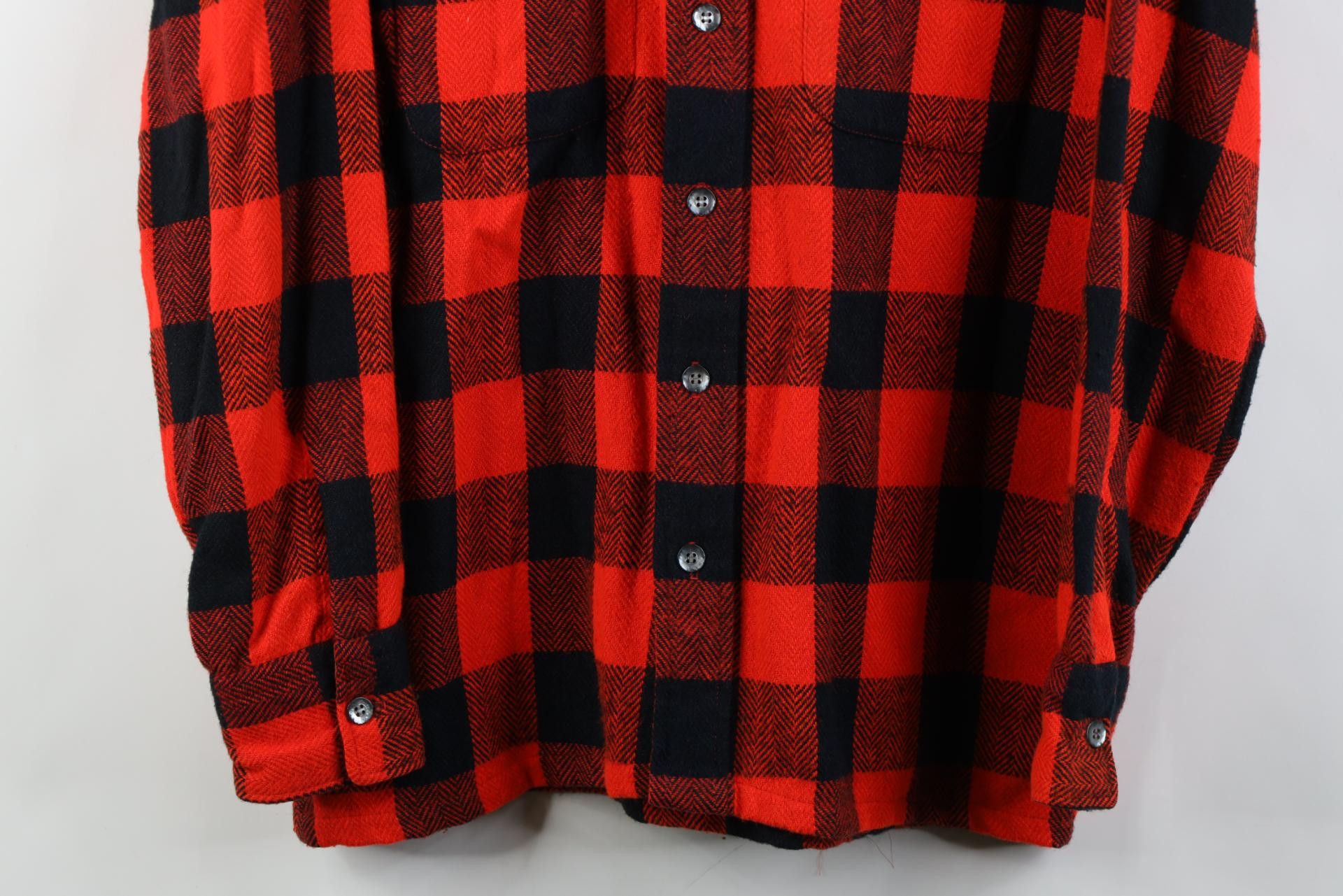 Vintage Vintage 70s Streetwear Plaid Knit Board Button Shirt Red Size US S / EU 44-46 / 1 - 3 Thumbnail