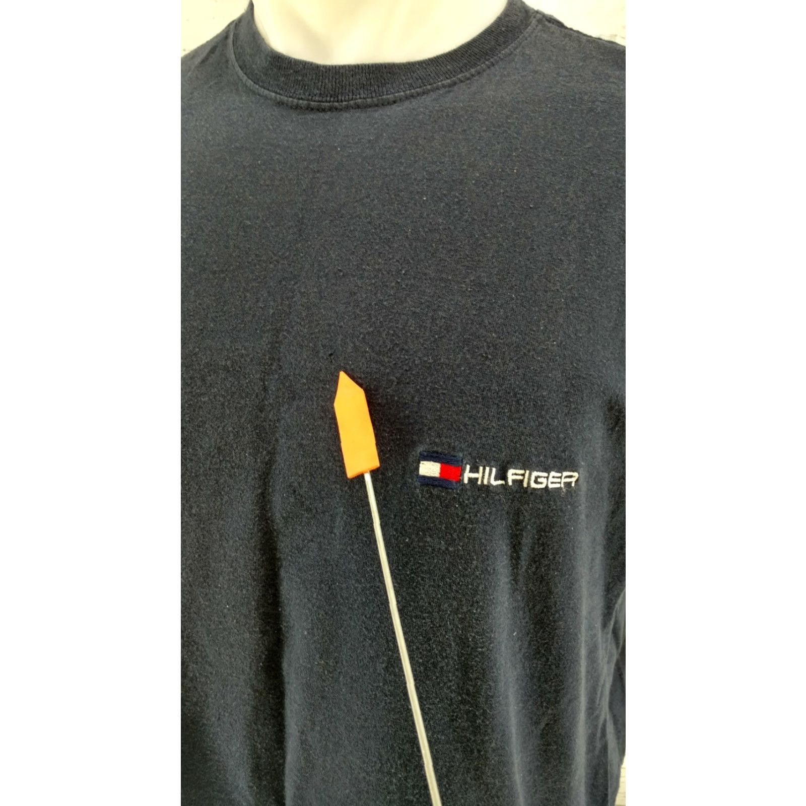 Tommy Hilfiger VINTAGE Tommy Hilfiger Jeans Mini-Logo Navy Blue Size Large T-Shirt Mens Size US 33 - 2 Thumbnail