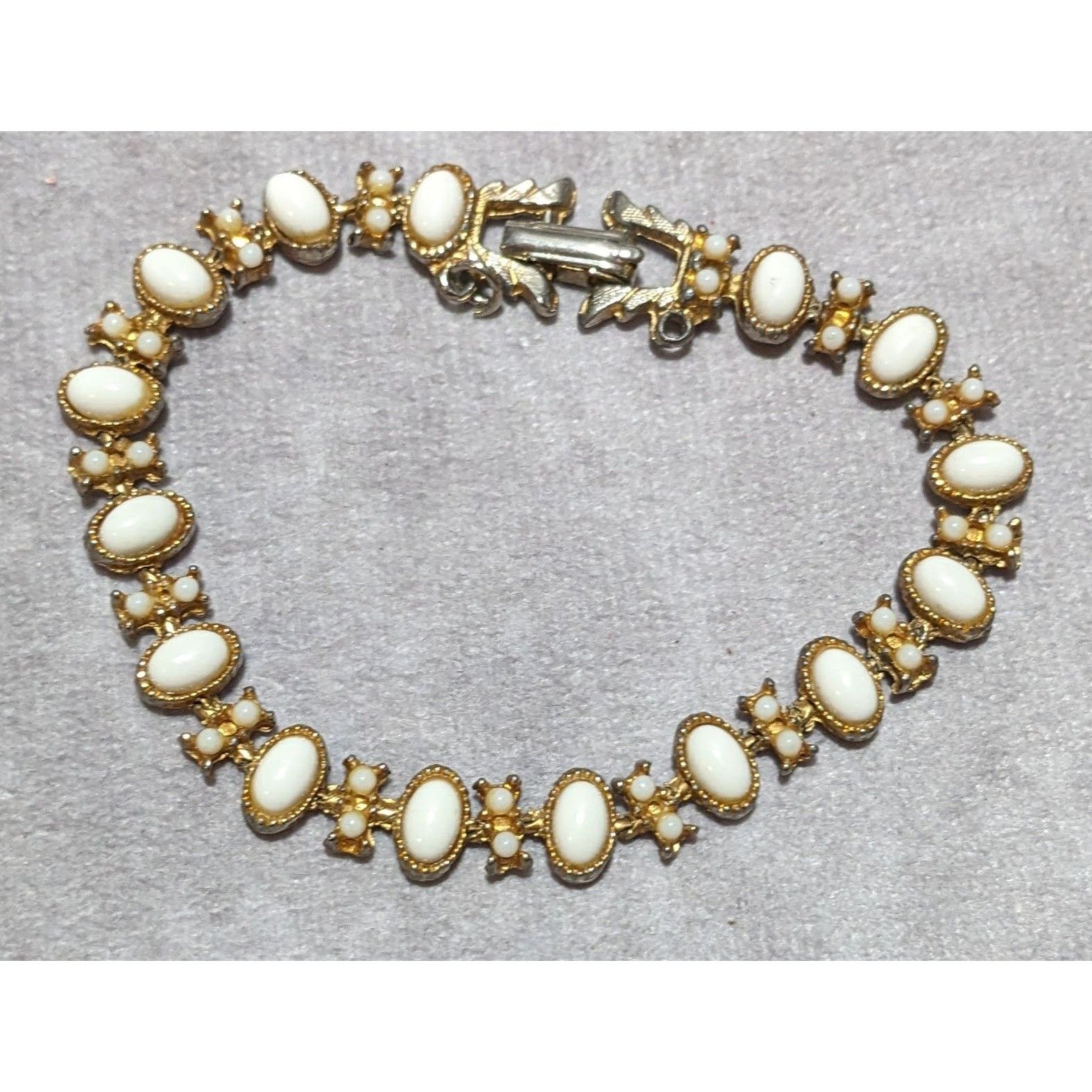Other Vintage White Cabochon Bracelet Size ONE SIZE - 5 Thumbnail