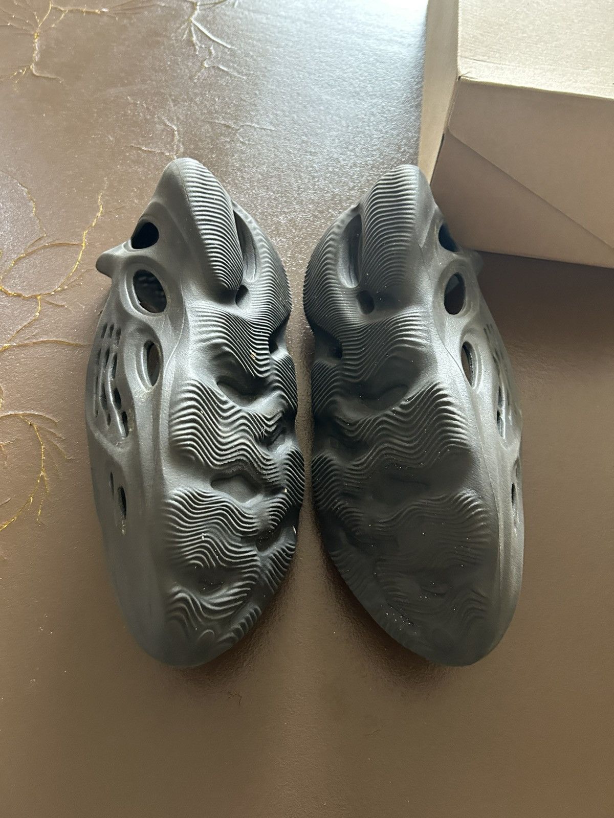 Yeezy Yeezy Foam Runner Onyx Black Size 13 Size US 13 / EU 46 - 3 Thumbnail