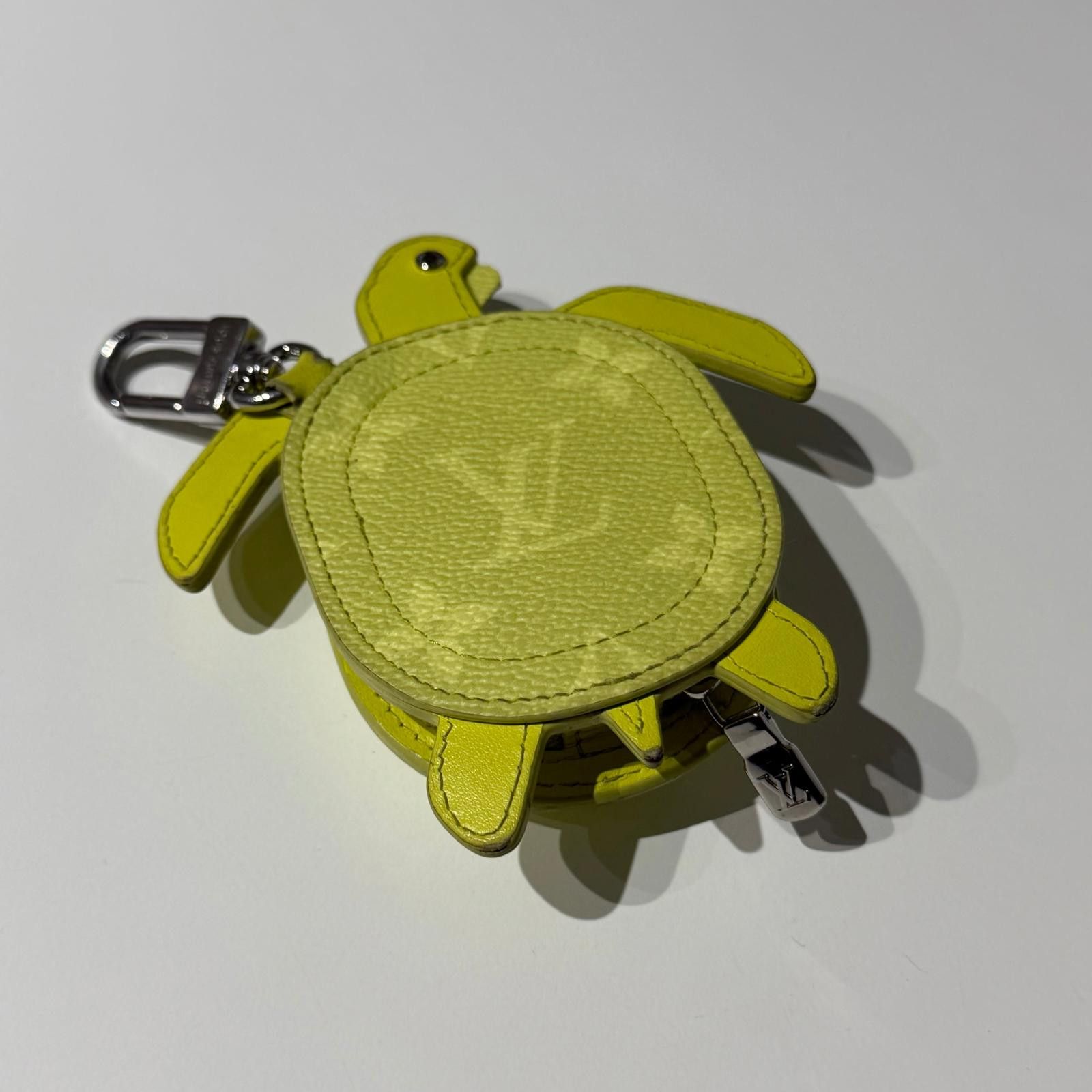 Louis Vuitton Louis Vuitton Leather Turtle Bag Charm Size ONE SIZE - 5 Thumbnail