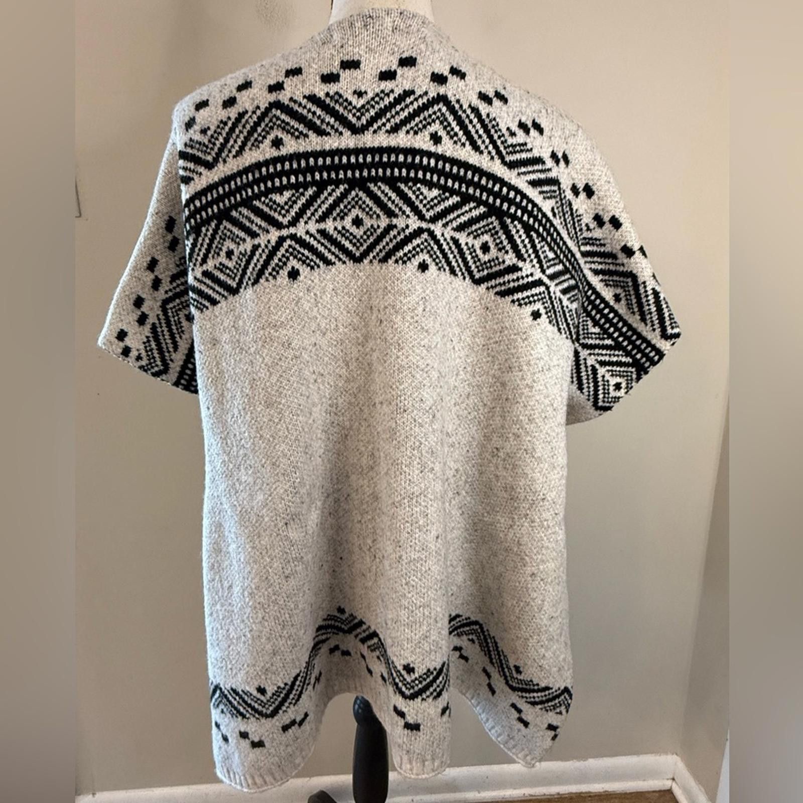 Other Loft knit poncho cape shawl black gray western Aztec SZ XS/S Size M / US 6-8 / IT 42-44 - 4 Thumbnail