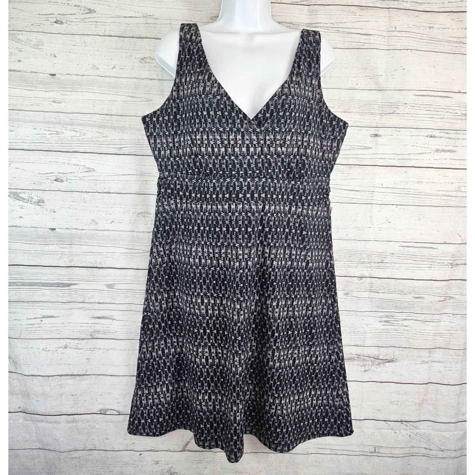 Eddie Bauer Eddie Bauer Womens Dress XL Black Gray Sleeveless V-Neck Tank Dress Adult XL Black Sleeveless V-Neck Size XL / US 12-14 / IT 48-50 - 2 Thumbnail