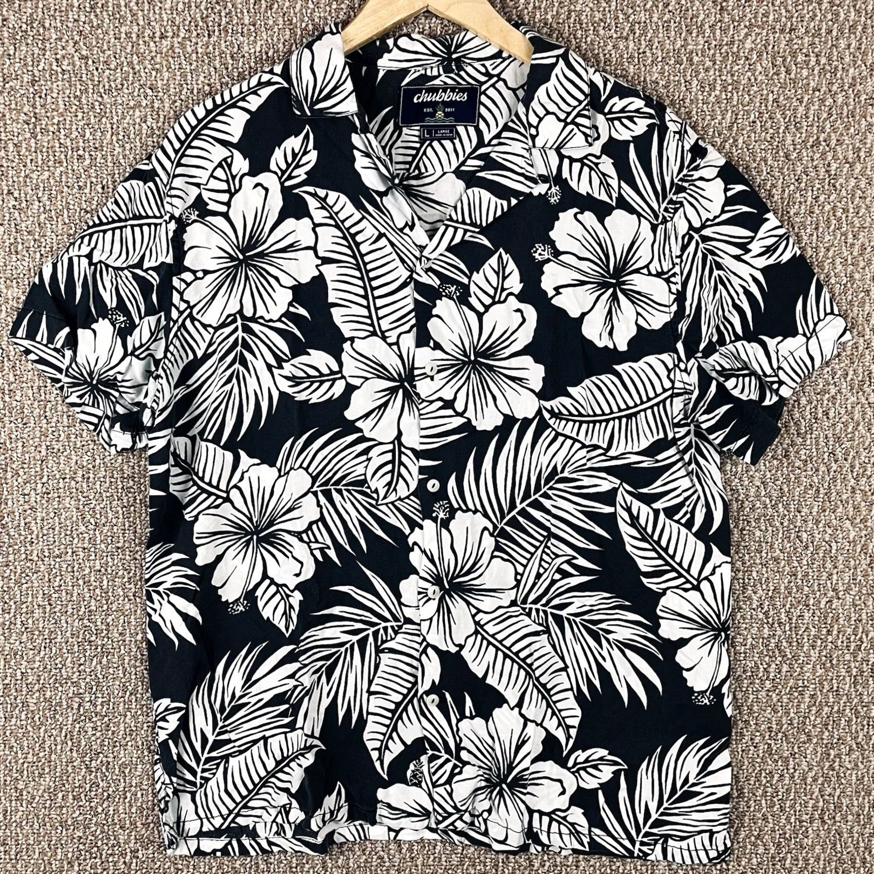 Chubbies Chubbies Shirt Men Large Black White Floral Hawaiian Camp Loop Collar Aloha T322 Size US L / EU 52-54 / 3 - 2 Thumbnail
