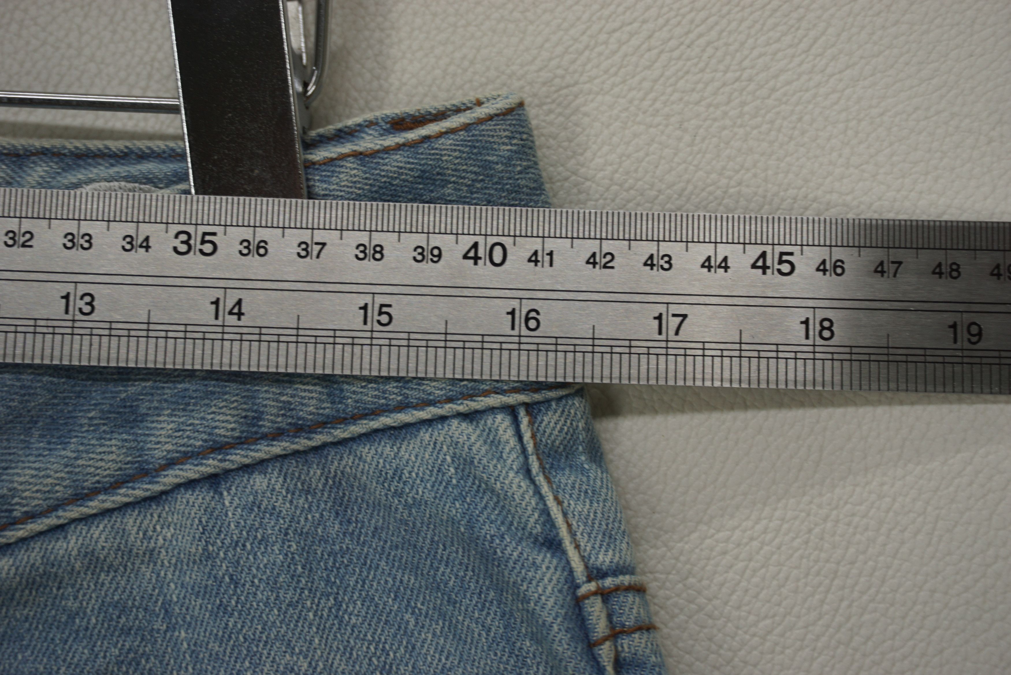 Gotcha Distressed Jeans fit W33xL27.5 Gotcha Low Rise Cropped Denim Size US 31 - 6 Thumbnail