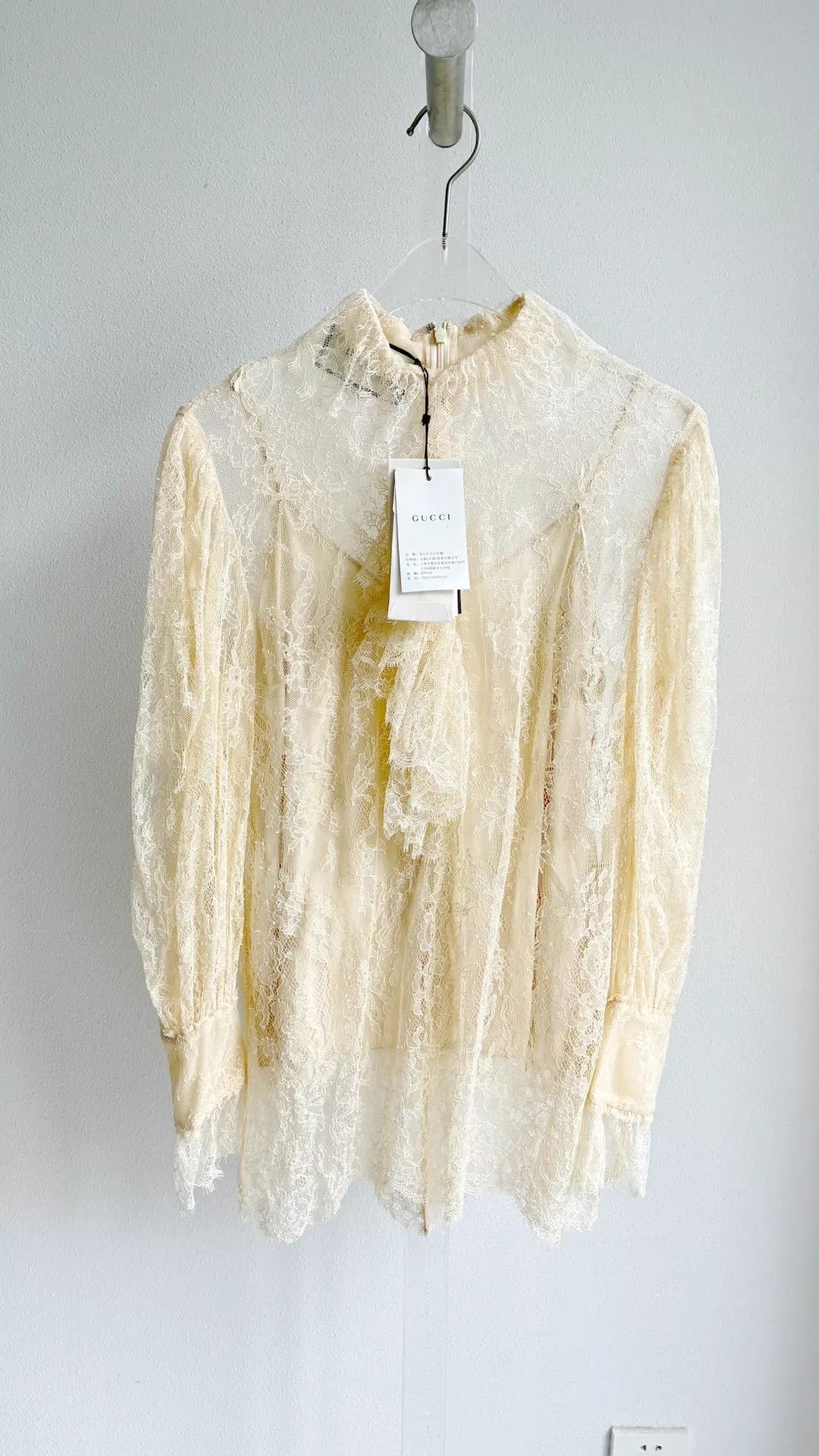 Gucci GUCCI Ivory Lace Long Sleeve Shirt 40 NWT Size S / US 4 / IT 40 - 1 Thumbnail