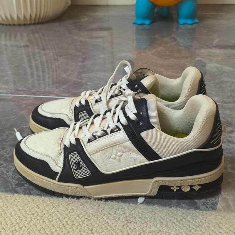 Louis Vuitton Louis Vuitton Low Top Trainer Sneakers 0079 Size US 8 / EU 41 - 1 Thumbnail