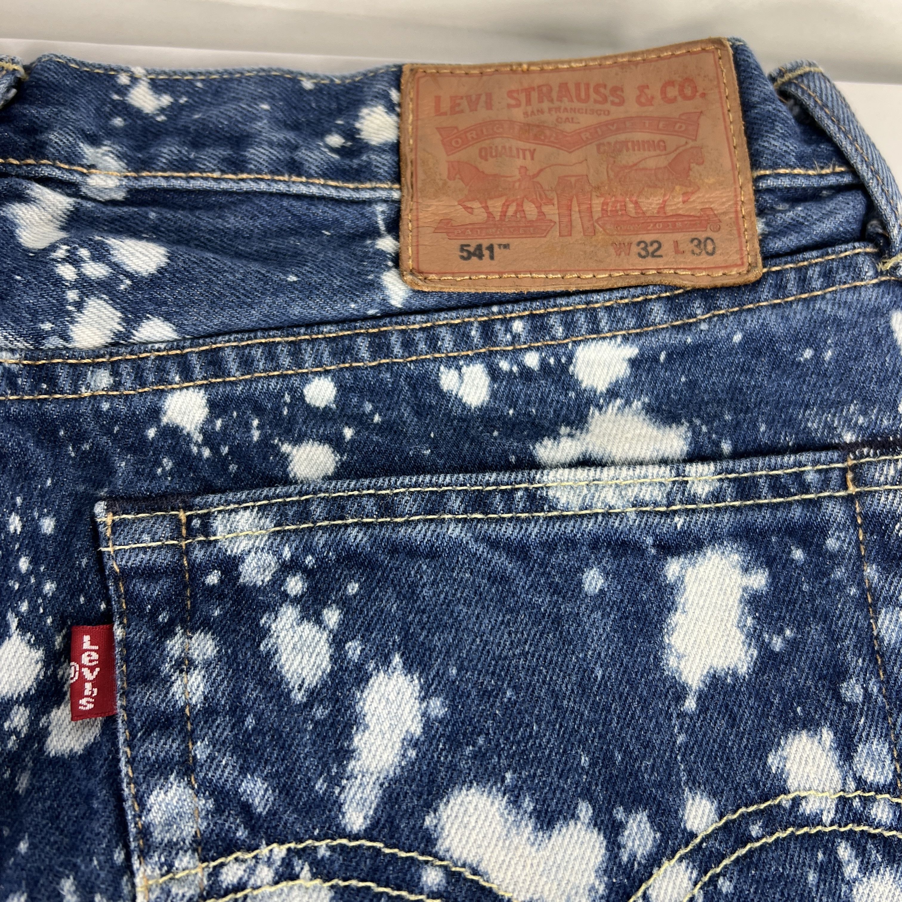 Levi's Levi's Jeans Men 541 Athletic Tapered Blue Bleached Denim Size US 33 - 14 Thumbnail