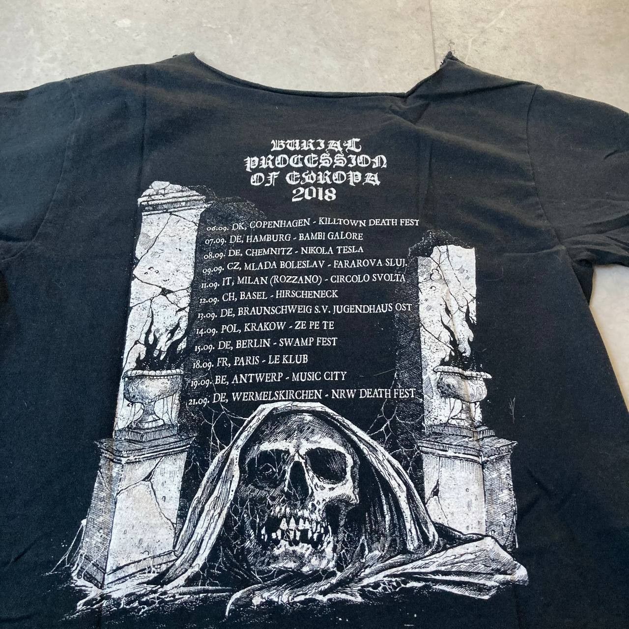 Band Tees Cemetery Urn Death Metal Rock Band Tour Tee Size US S / EU 44-46 / 1 - 3 Thumbnail