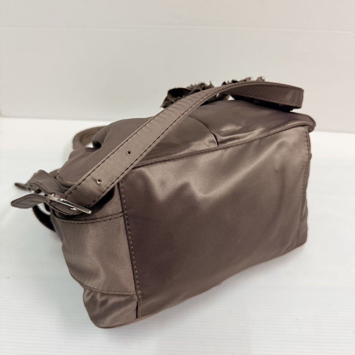 Guess Guess Y2K Vintage Silk 2 Way Handbag Size ONE SIZE - 4 Thumbnail