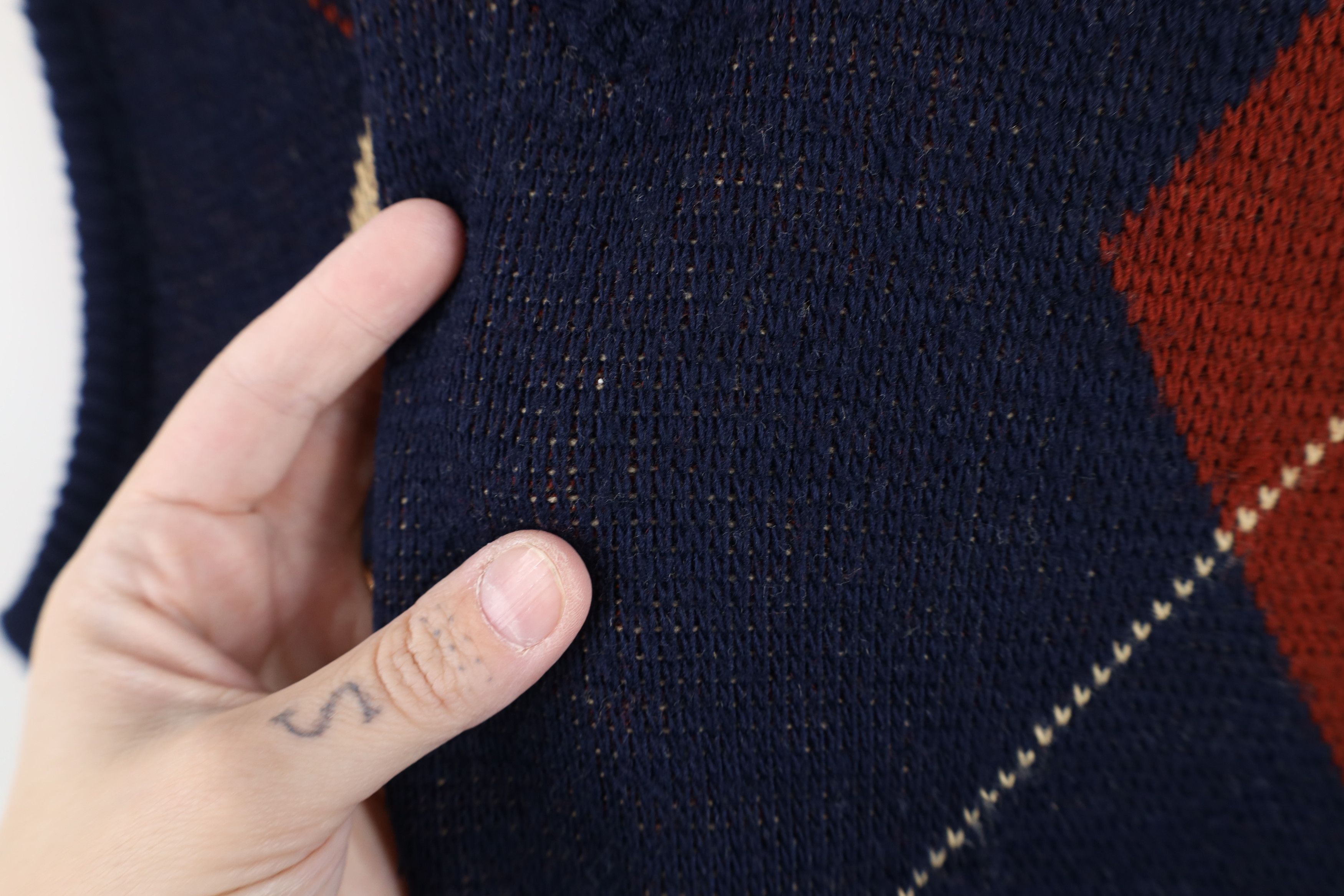 Vintage Vintage 70s Streetwear Diamond Knit V-Neck Sweater Vest USA Size US L / EU 52-54 / 3 - 4 Thumbnail
