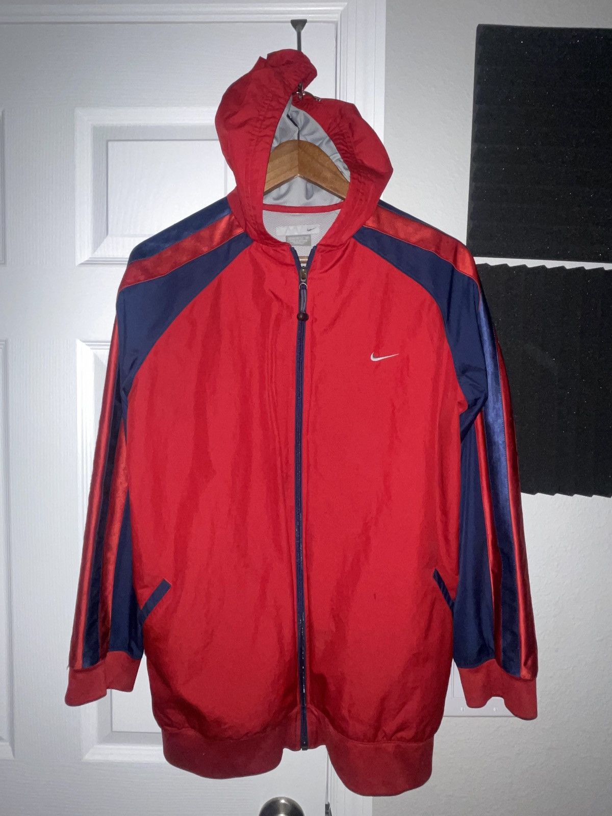 Nike × Vintage Vintage Nike Red and Navy Windbreaker Jacket Size US XL / EU 56 / 4 - 3 Thumbnail