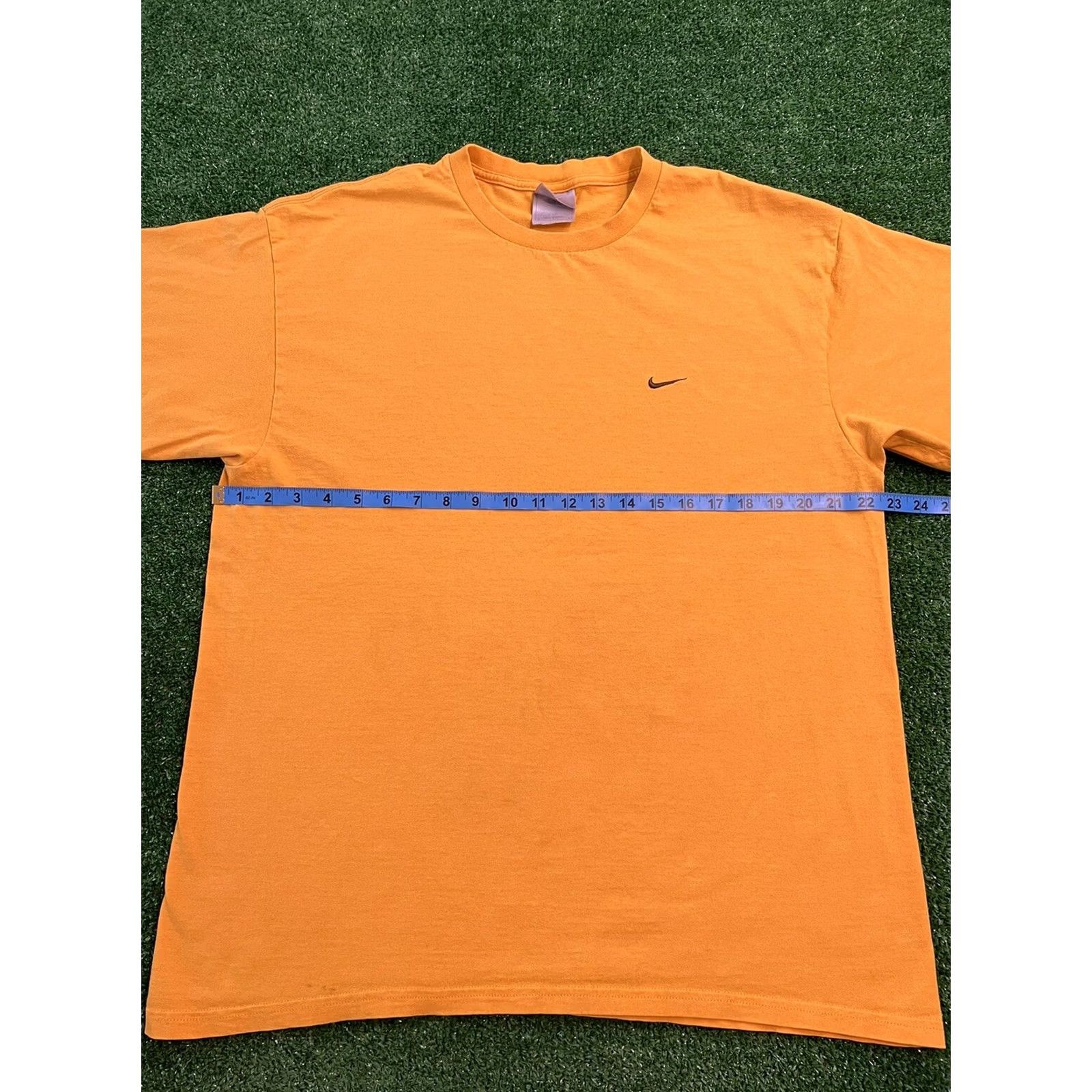 Nike VINTAGE Nike Essential Embroidered Classic T-Shirt Men Large Yellow Olive Swoosh L Size US L / EU 52-54 / 3 - 6 Thumbnail