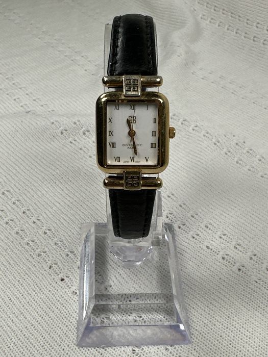 Givenchy best sale life watch
